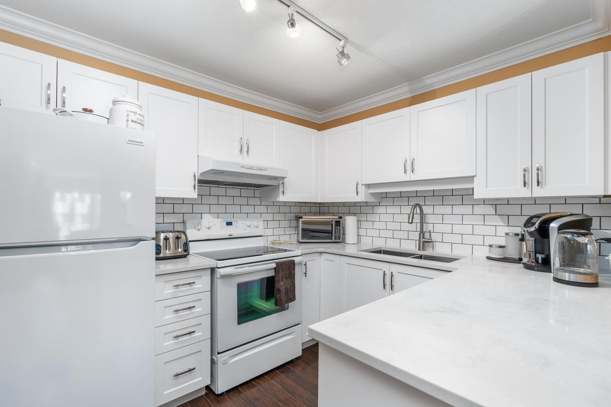 402 - 2962 Trethewey Street, Abbotsford, V2T 4M3 — photo 1