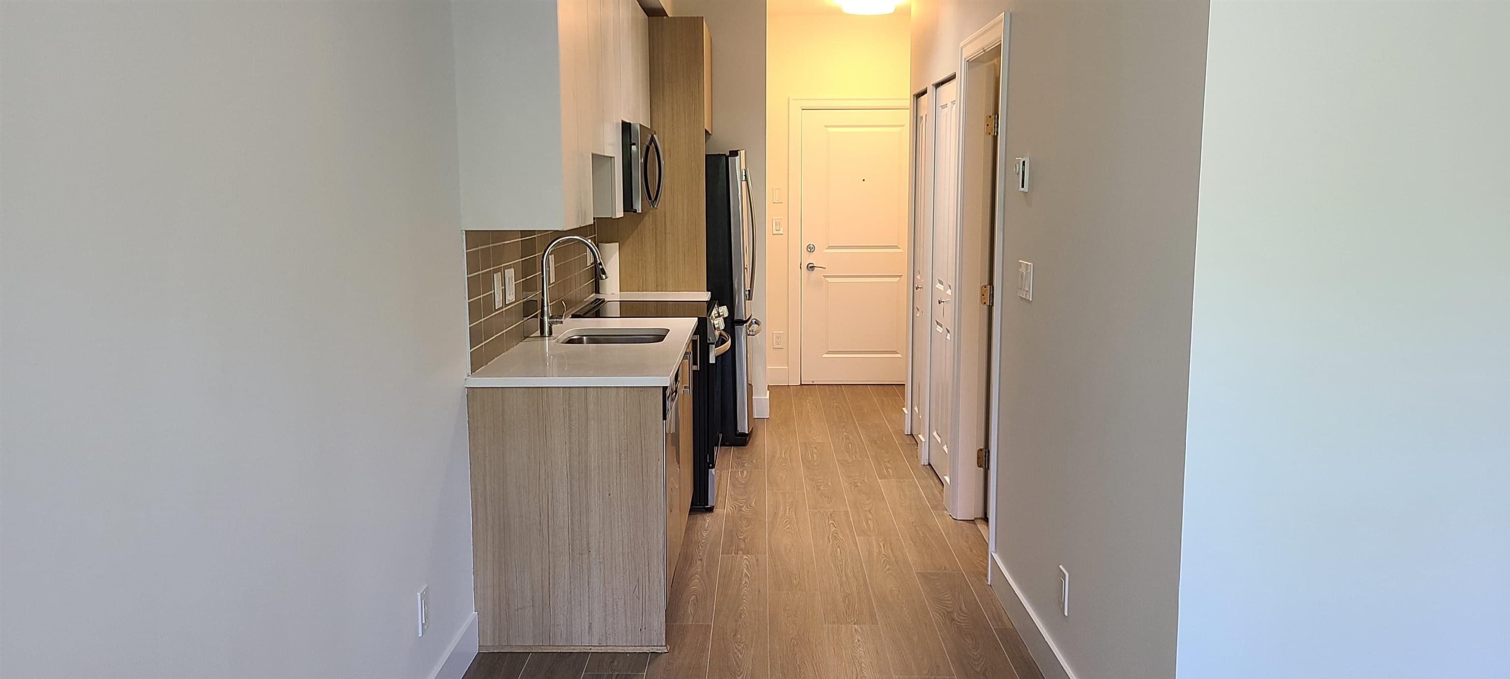 304 - 6480 195a Street, Surrey, V4N 6P1 — photo 4
