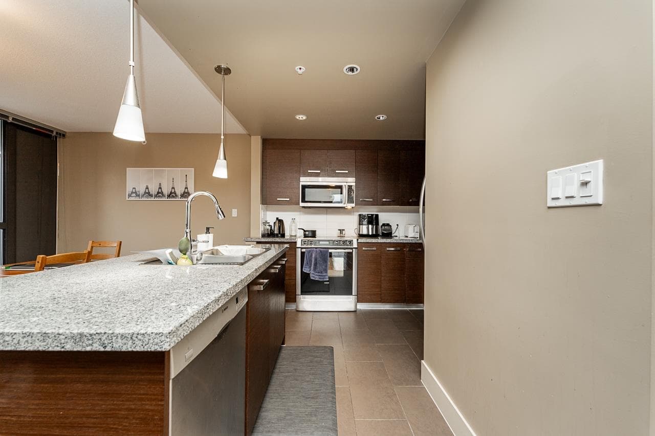 1201 - 2959 Glen Drive, Coquitlam, V3B 0B8 — photo 3
