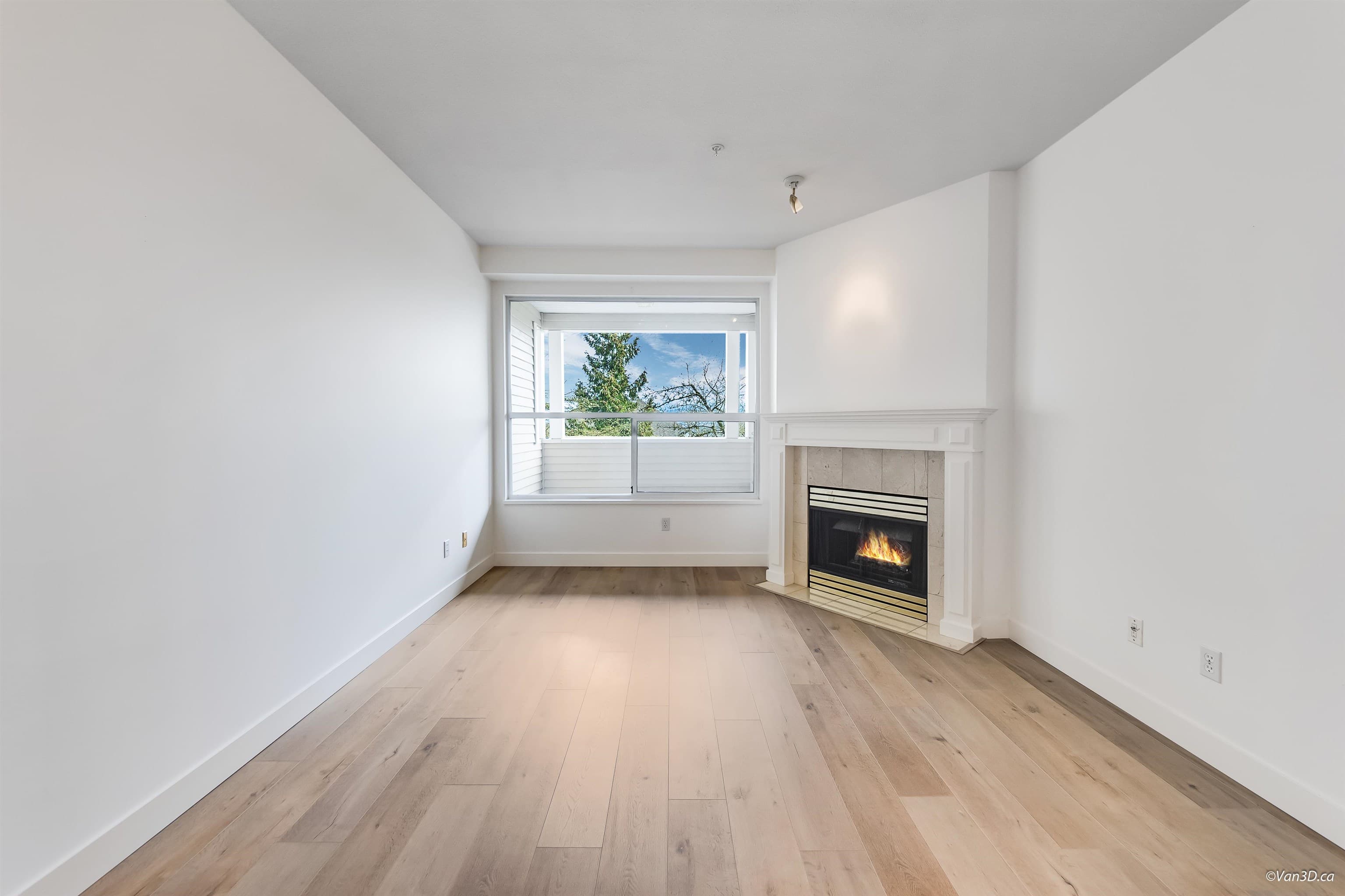 205 - 5270 Oakmount Crescent, Burnaby, V5H 4S1 — photo 3