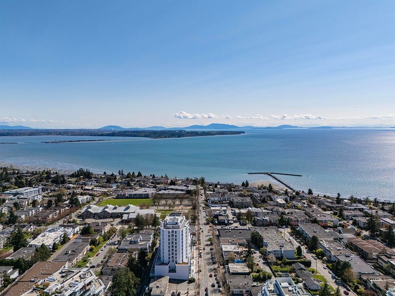 2205 - 1588 Johnston Road, White Rock, V4B 0C5 — photo 4