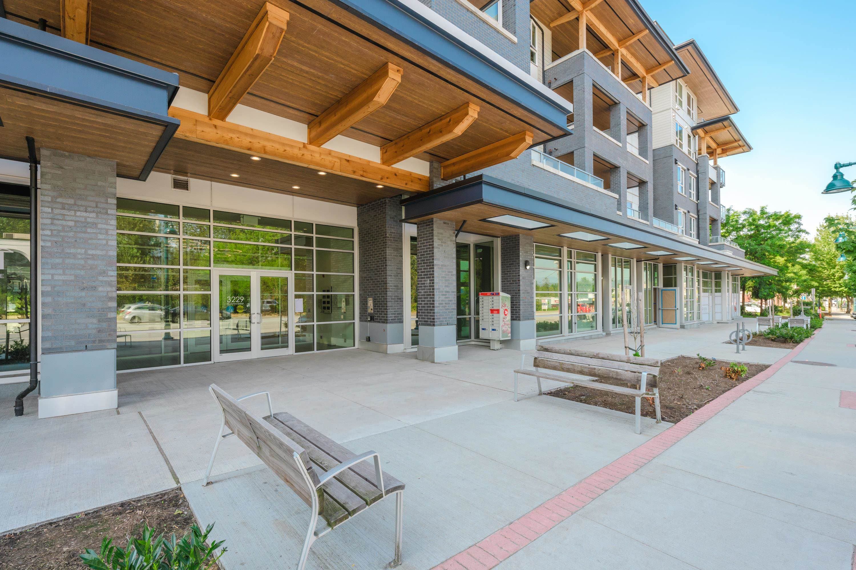 406 - 3229 St Johns Street, Port Moody, V3H 0M4 — photo 2