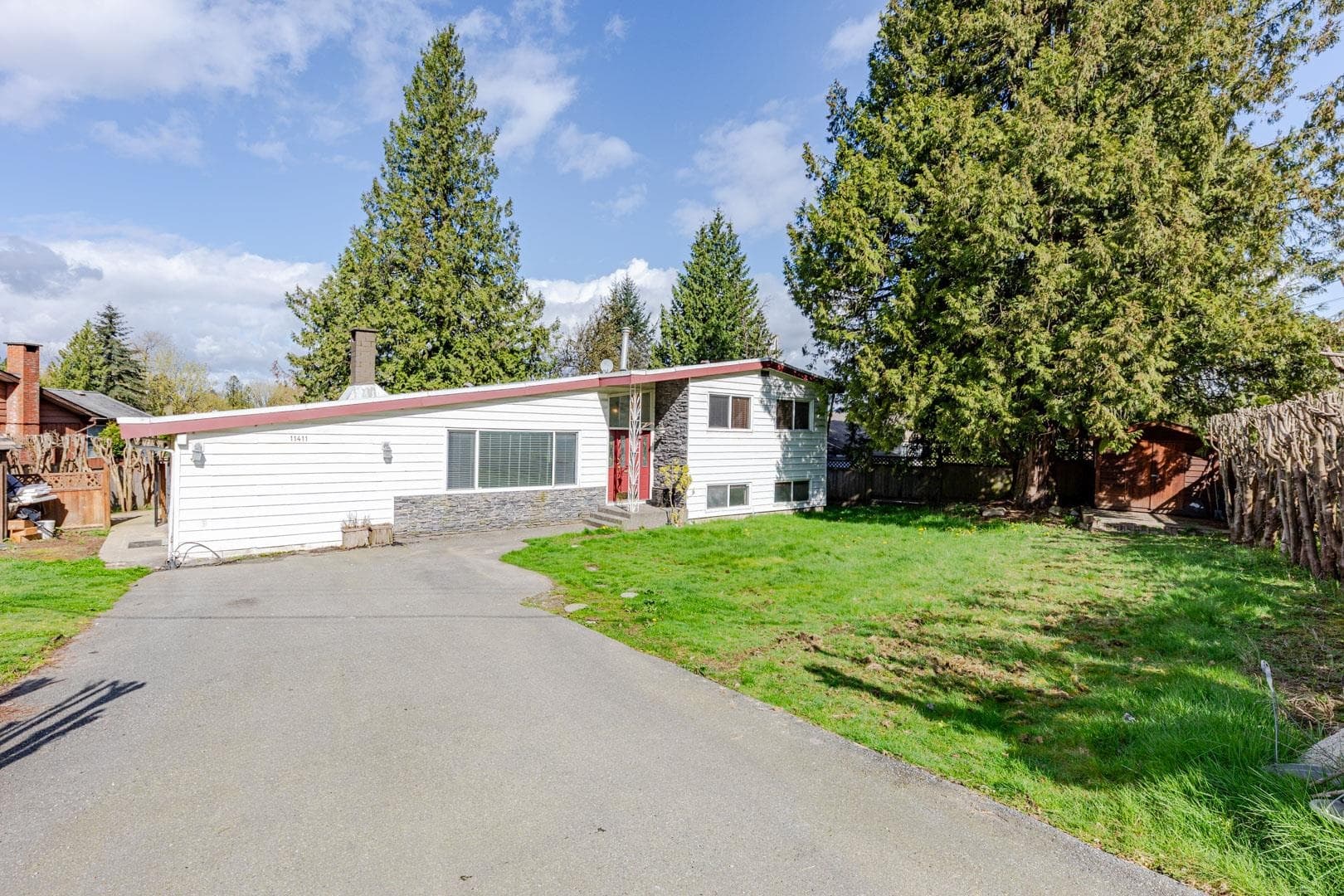 11411 Loughren Drive, Surrey, V3R 4Z5 — photo 3