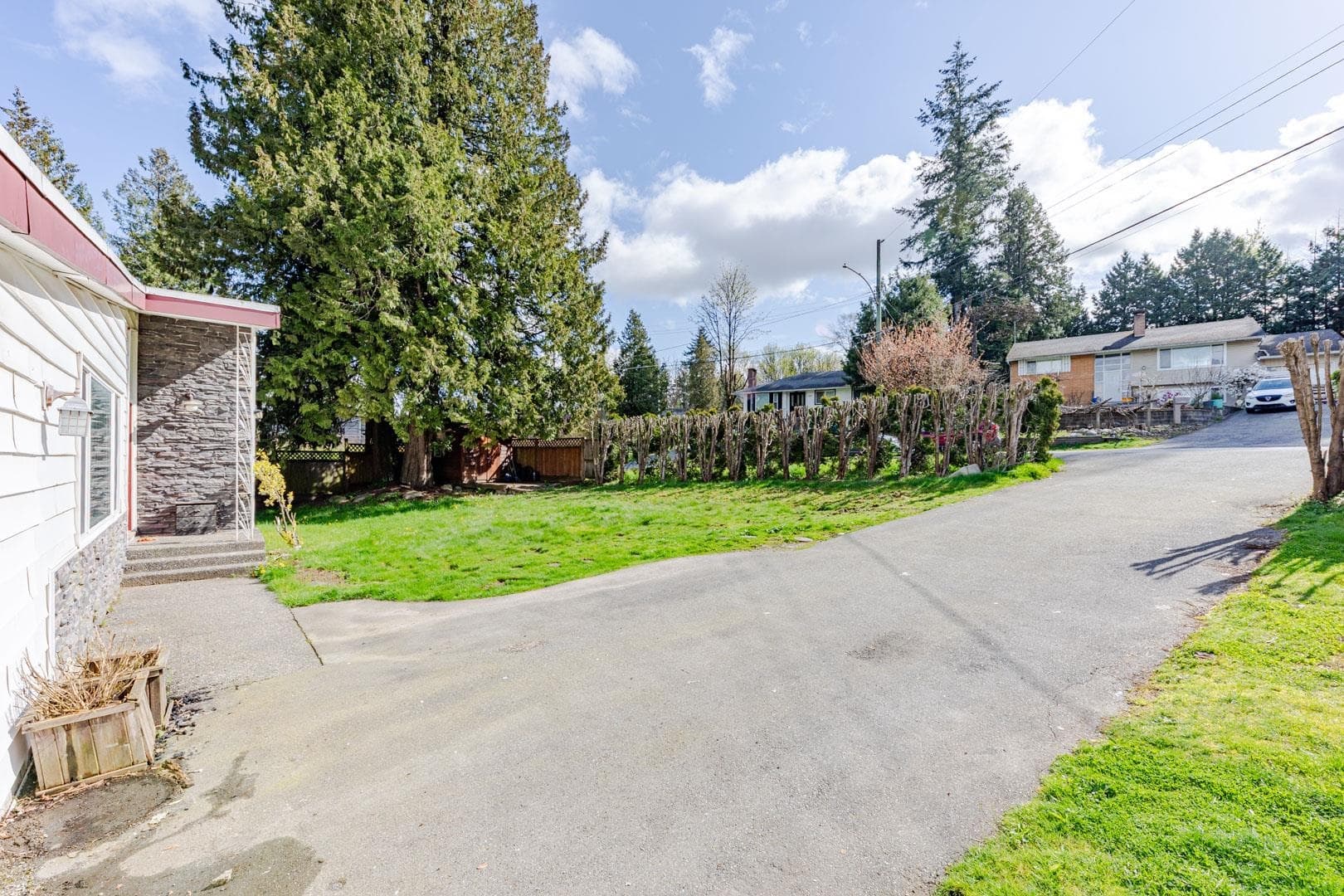 11411 Loughren Drive, Surrey, V3R 4Z5 — photo 5