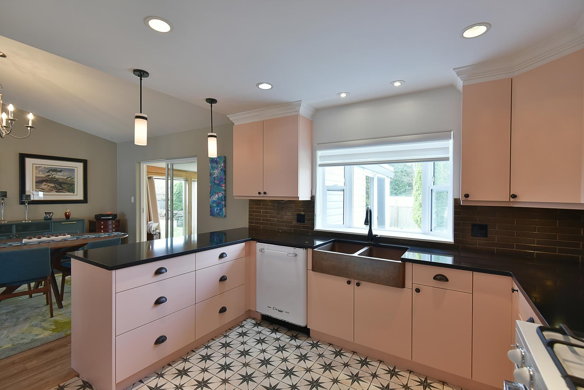 5643 Curtis Place, Sechelt, V7Z 0R9 — photo 2