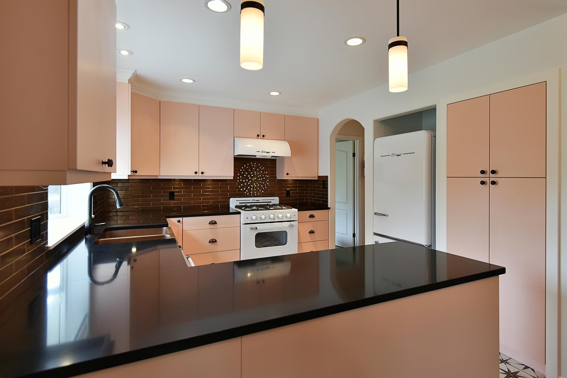 5643 Curtis Place, Sechelt, V7Z 0R9 — photo 3