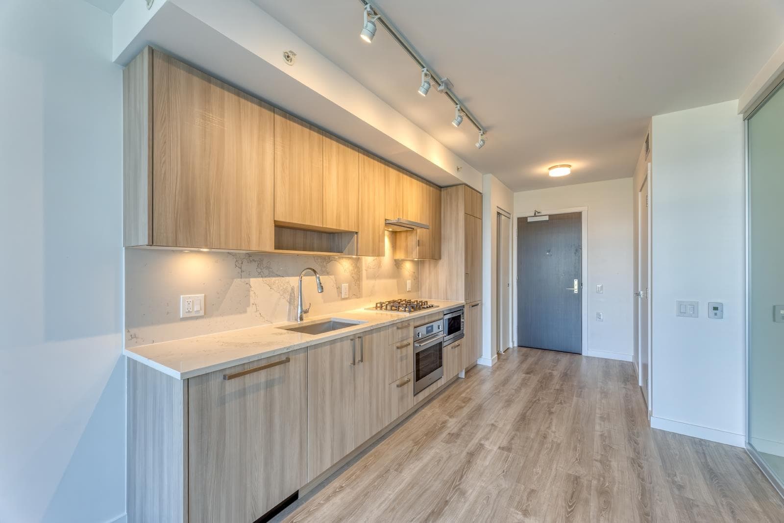 903 - 13350 Central Avenue, Surrey, V3T 0S1 — photo 4