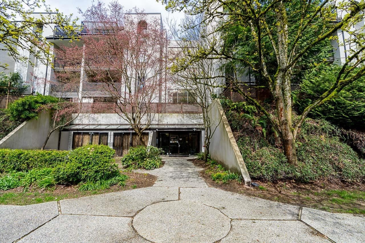 402 - 1945 Woodway Place, Burnaby, V5B 4S4 — photo 3
