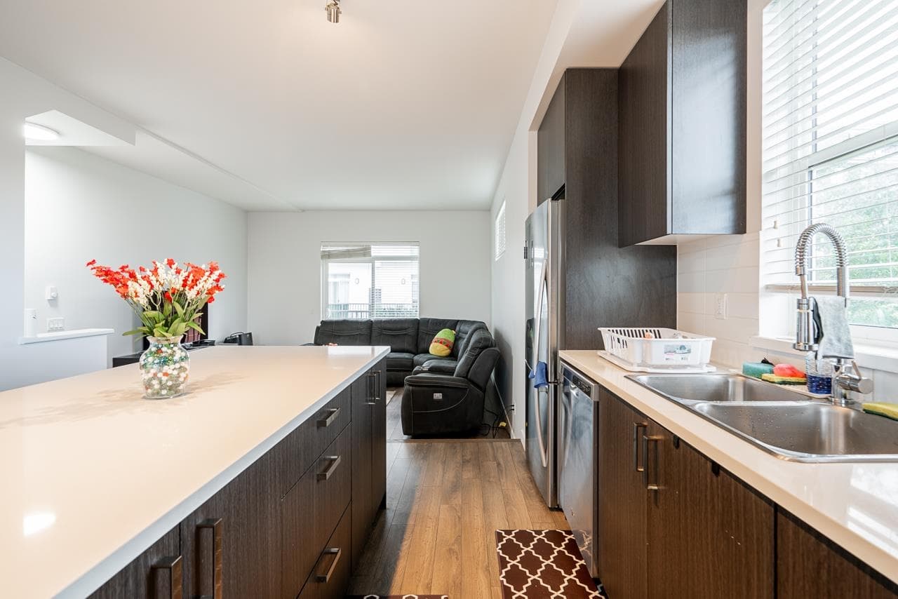 32 - 13636 81a Avenue, Surrey, V3W 1H9 — photo 2