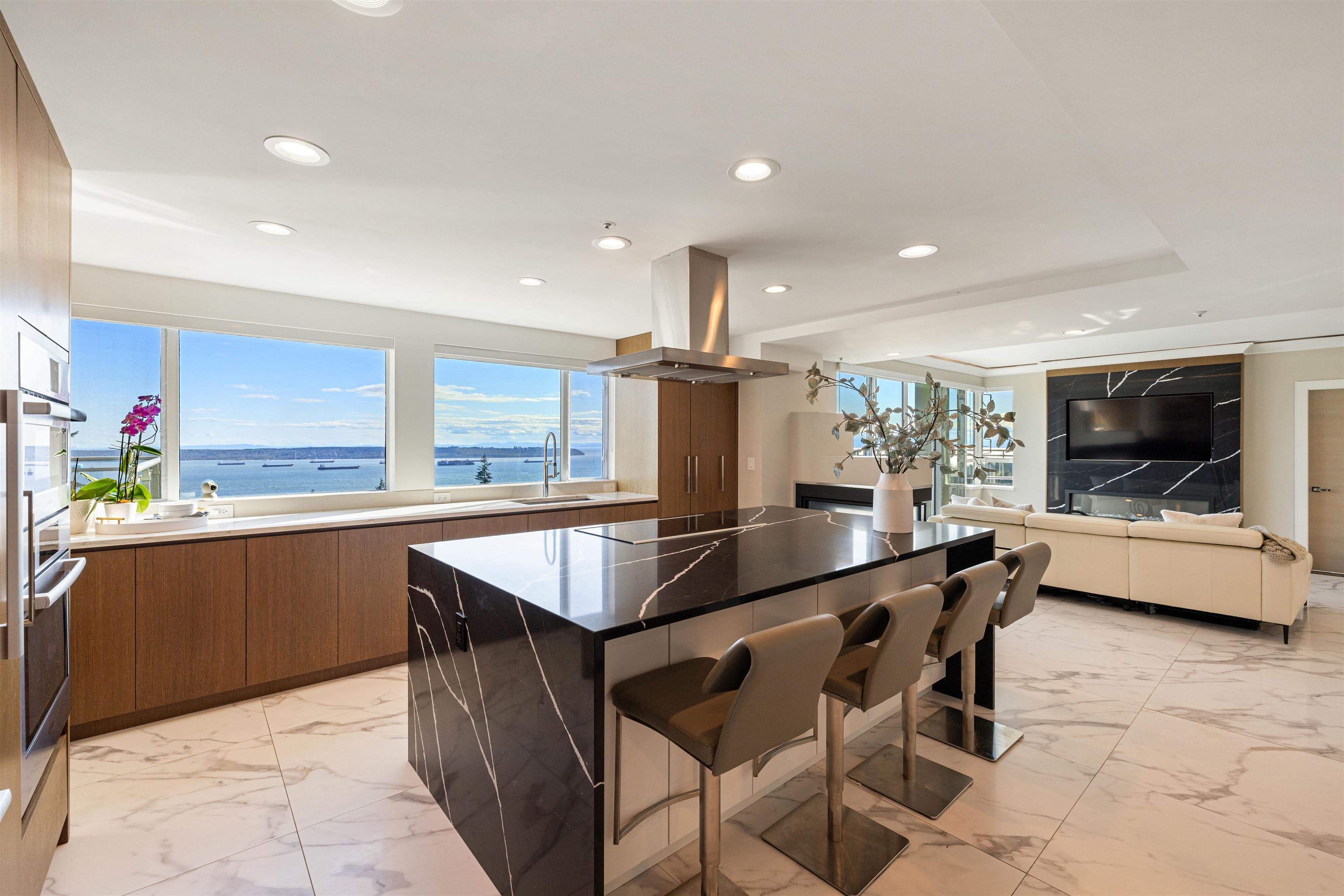 701 - 3105 Deer Ridge Drive, West Vancouver