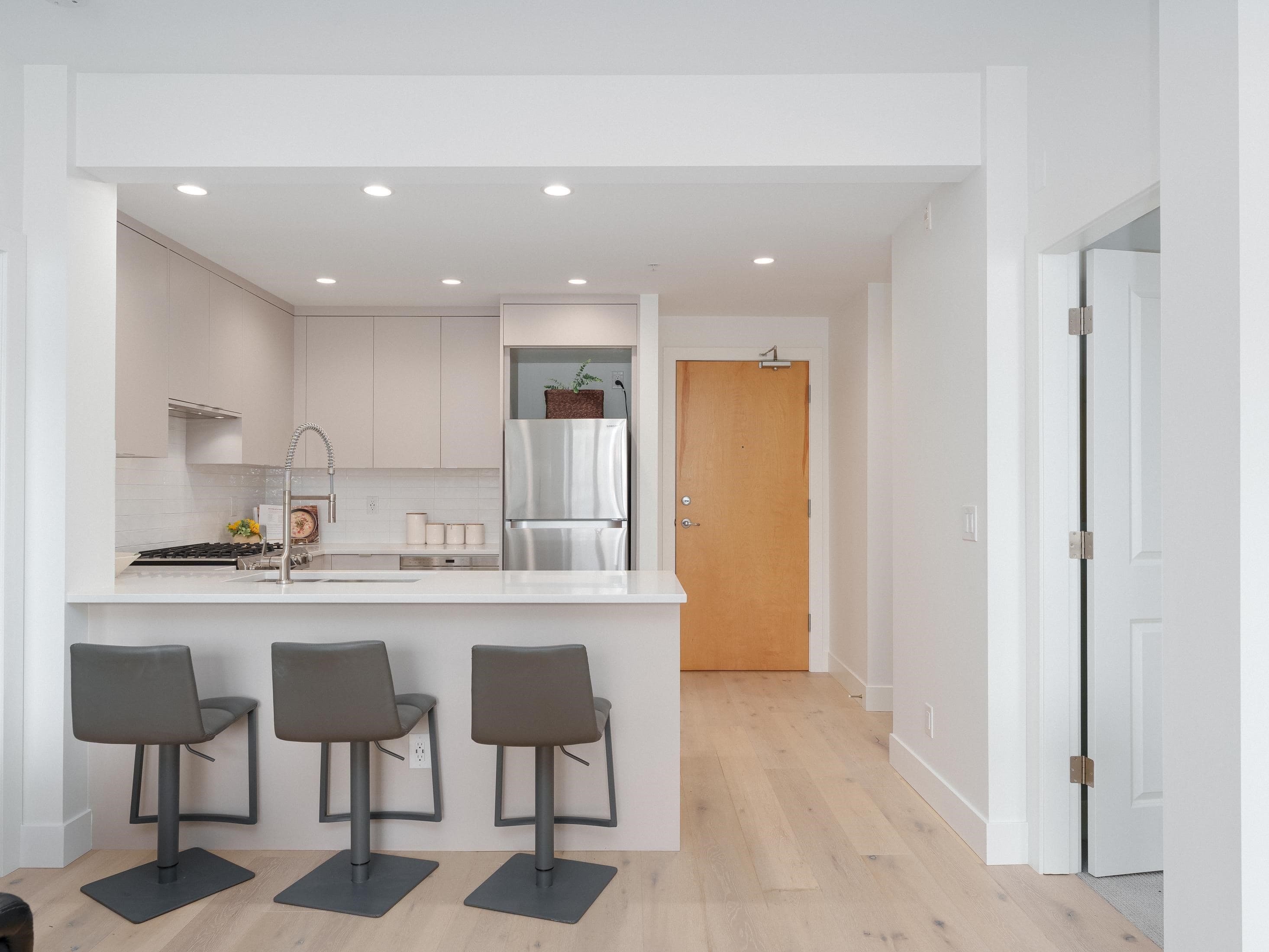 422 - 580 Raven Woods Drive, North Vancouver, V7G 2T2 — photo 5