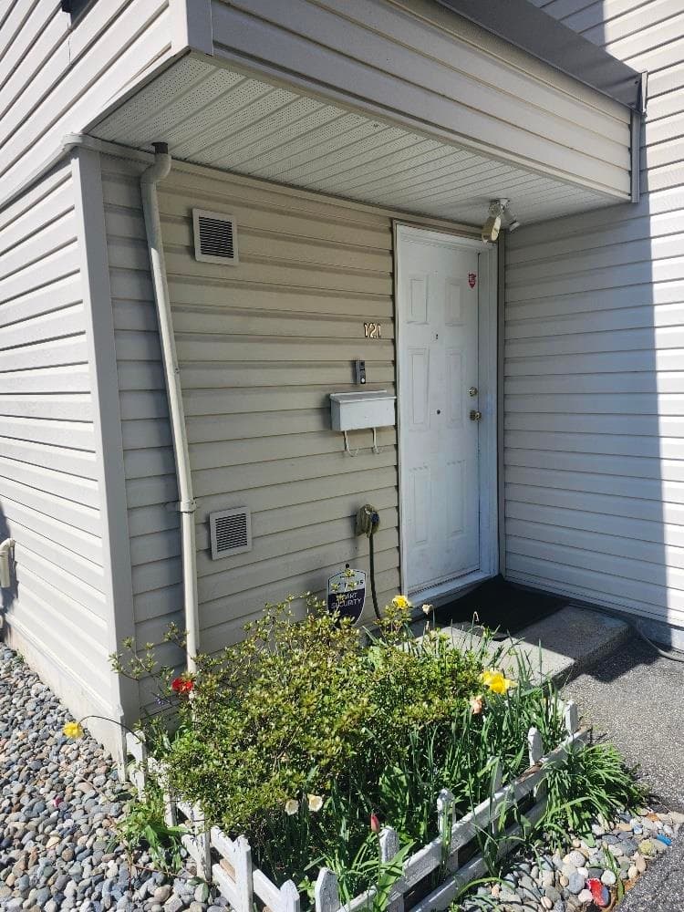 121 - 14159 104 Avenue, Surrey, V3T 1X6 — photo 2