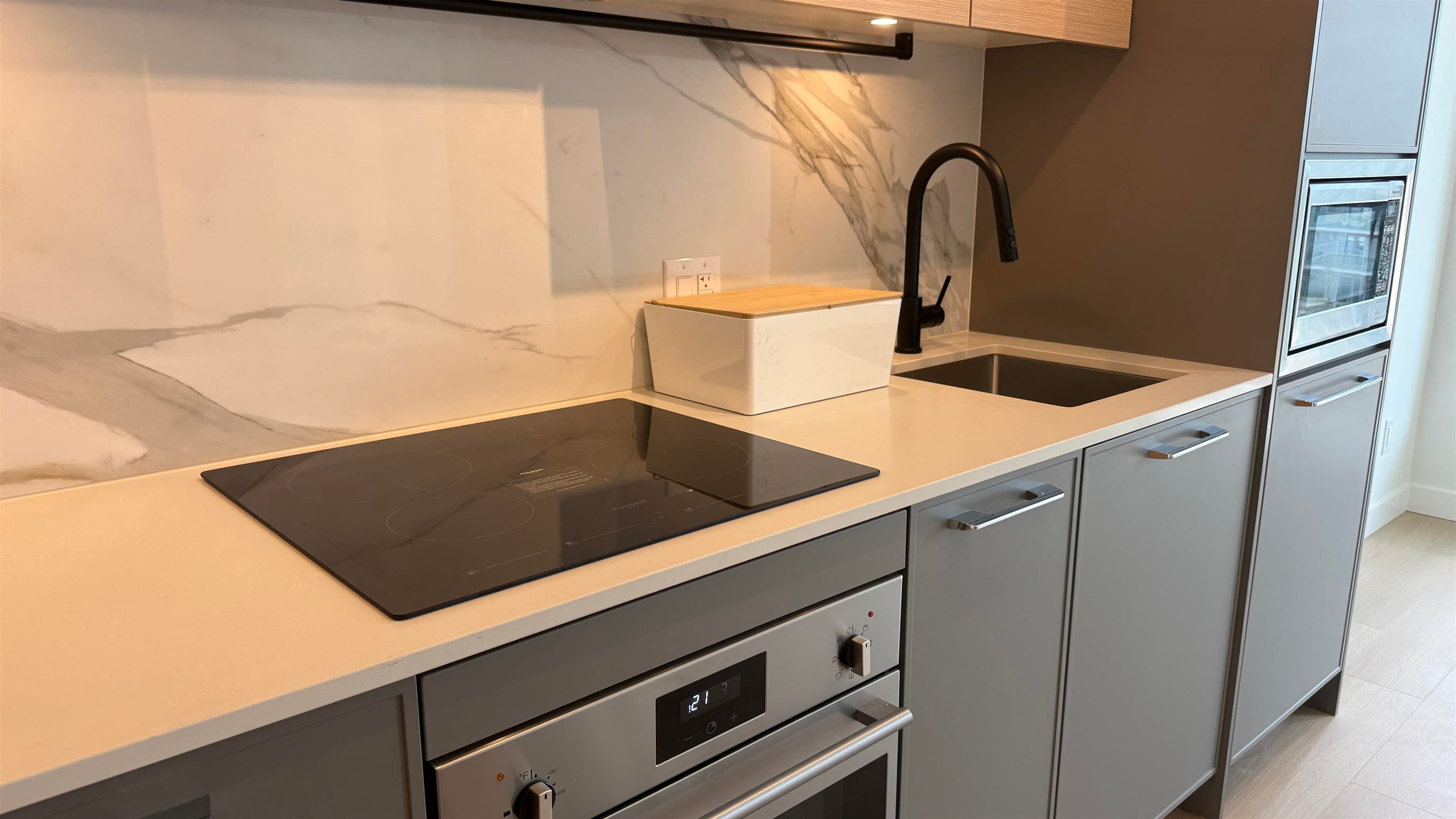 512 - 13725 George Junction, Surrey, V3T 4Y3 — photo 4