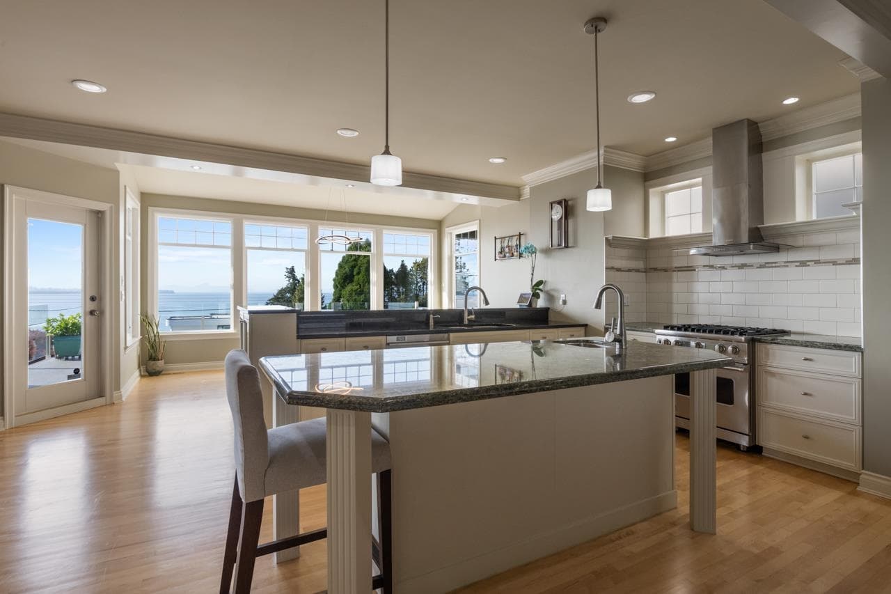 14213 Marine Drive, White Rock, V4B 1A9 — photo 5