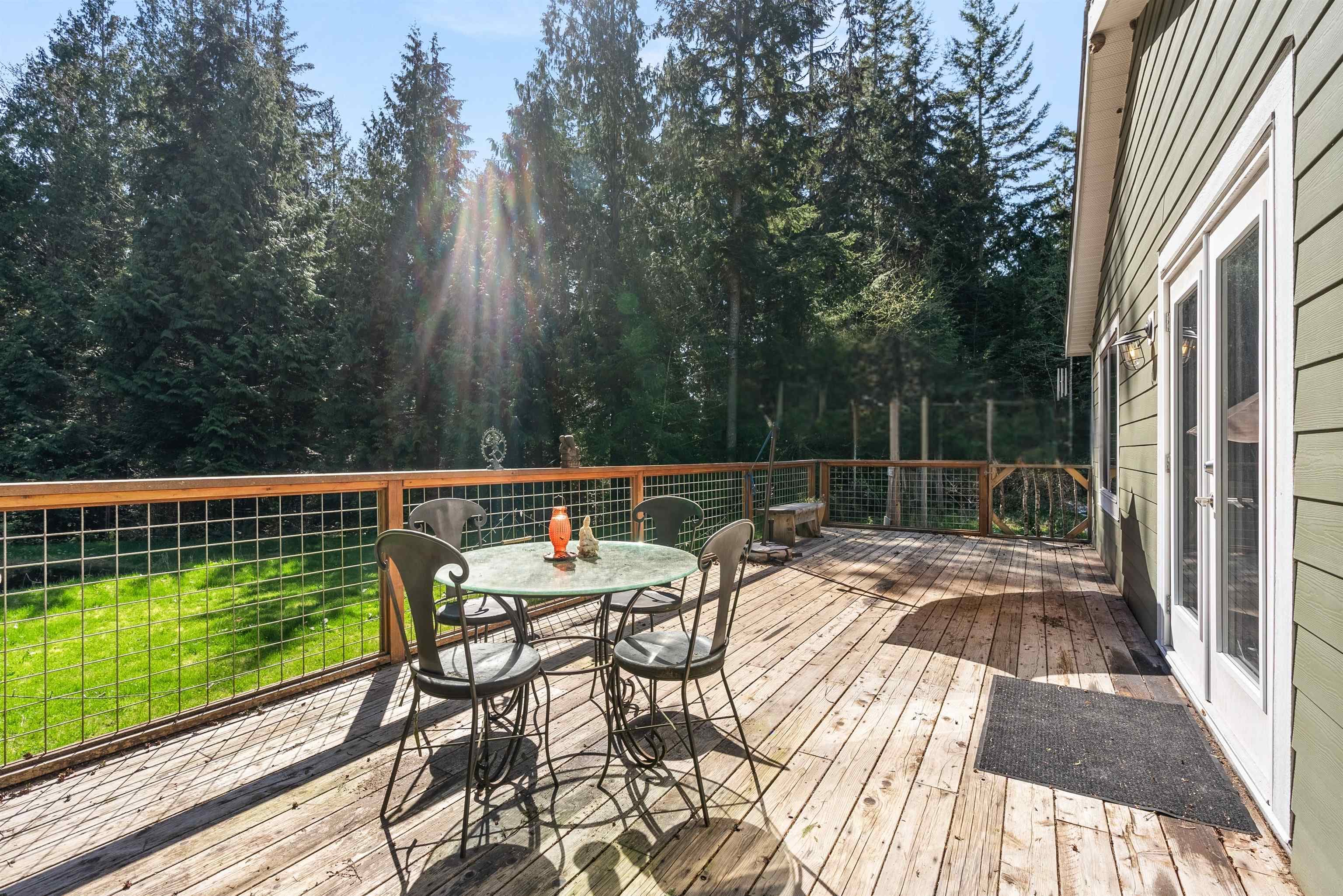 1751 Blower Road, Sechelt, V7Z 0A6 — photo 2