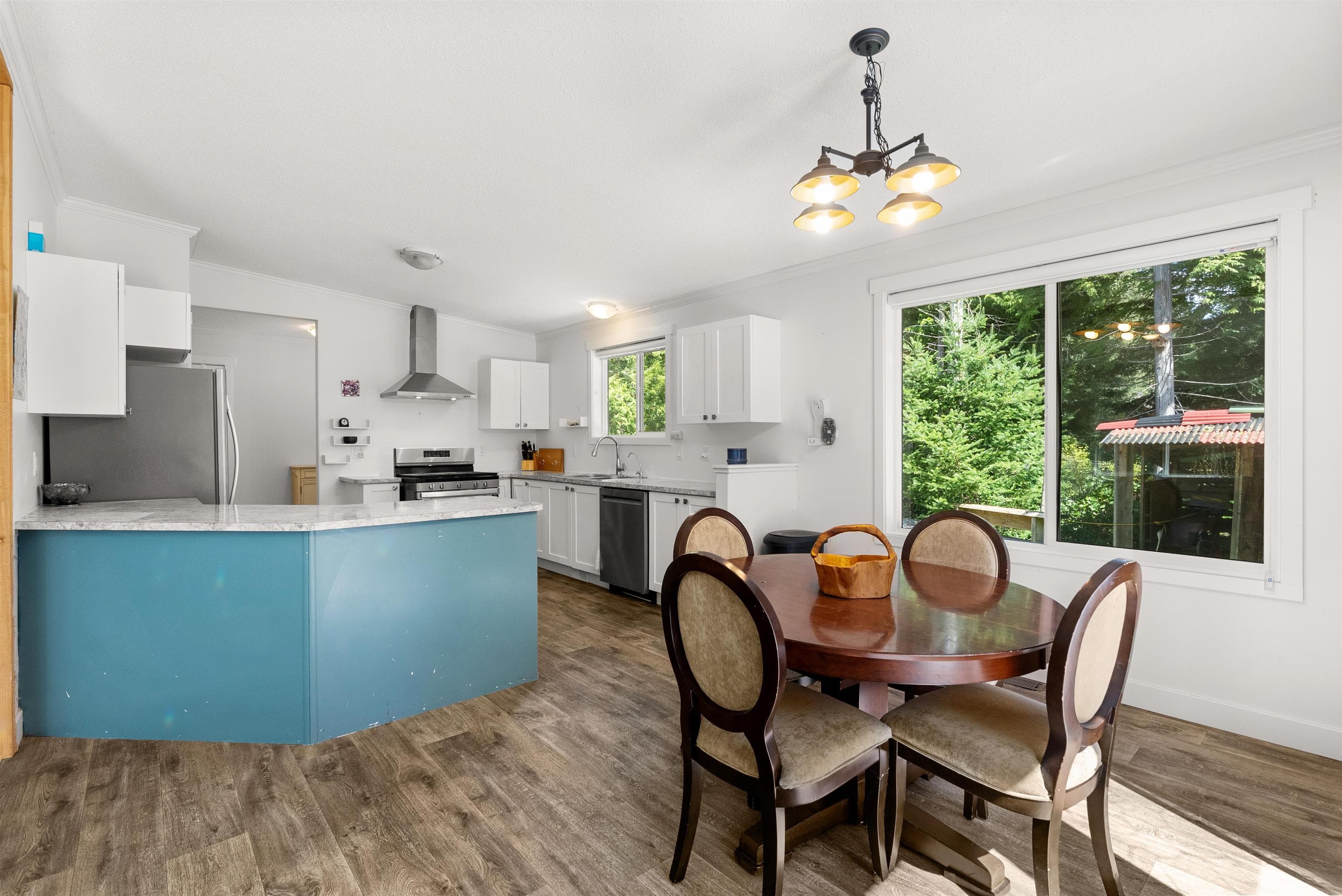 1751 Blower Road, Sechelt, V7Z 0A6 — photo 3