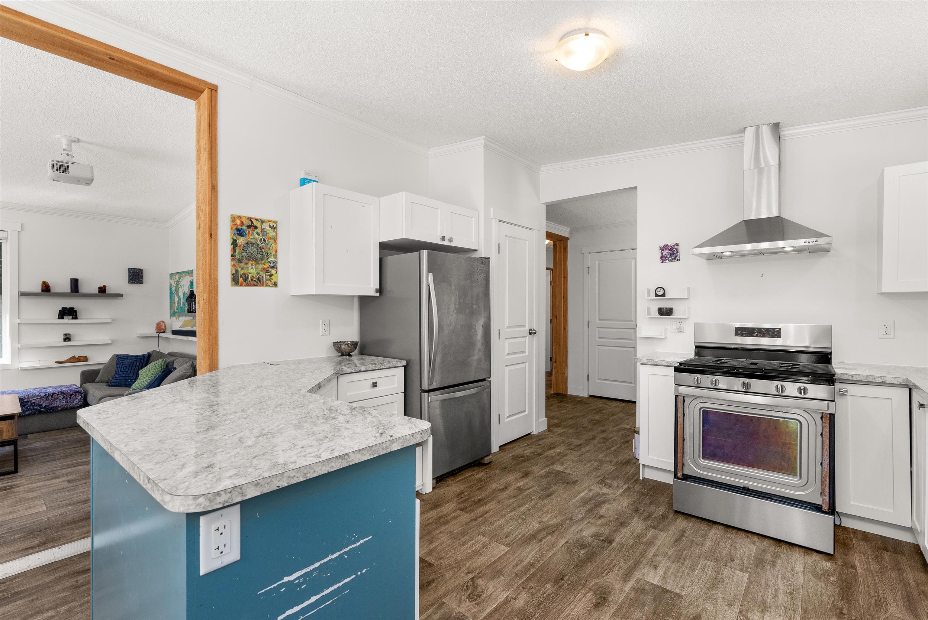 1751 Blower Road, Sechelt, V7Z 0A6 — photo 4