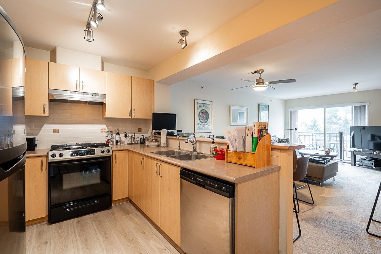 405 - 200 Klahanie Drive, Port Moody, V3H 5K7 — photo 2