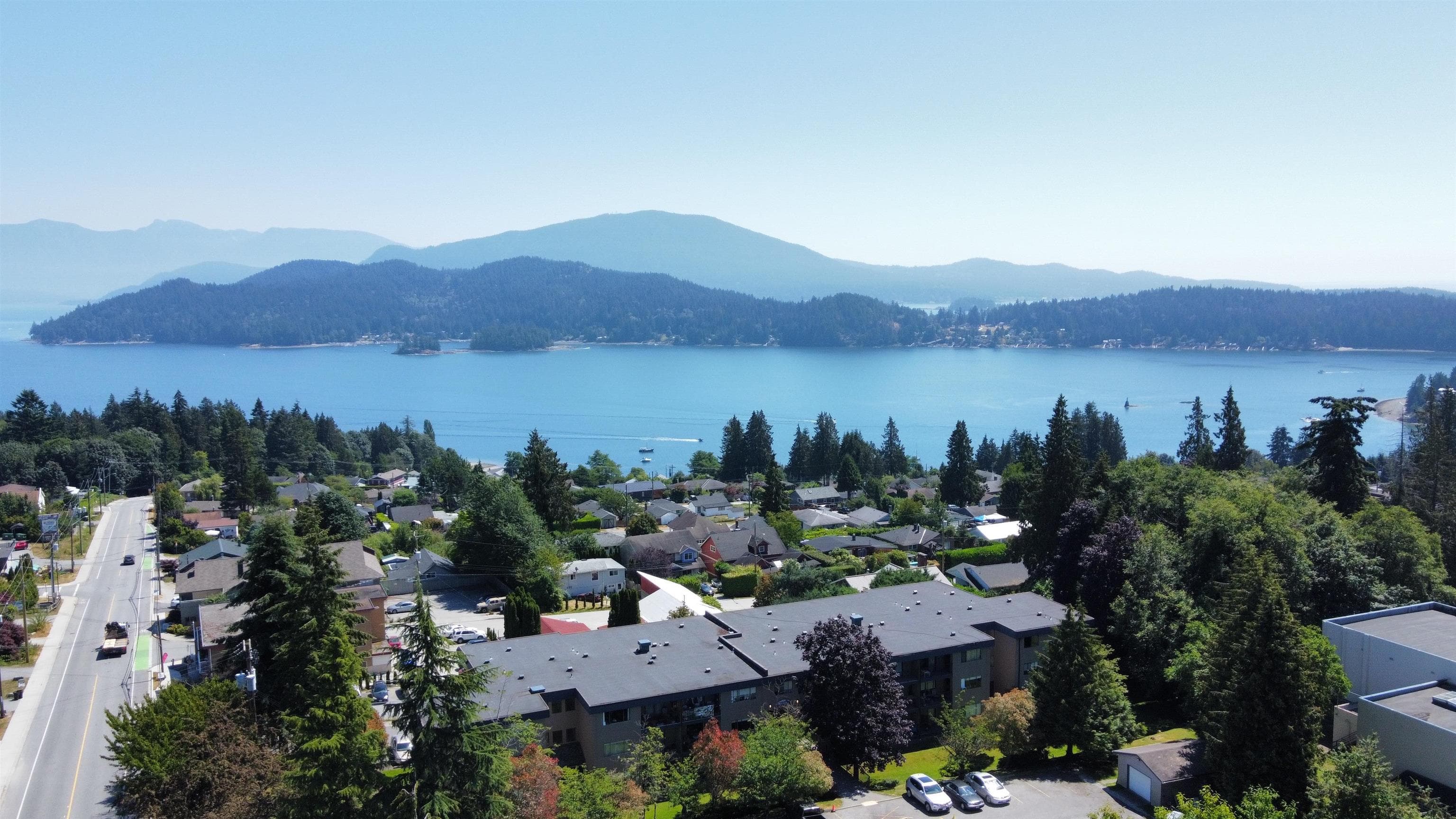 746 Gibsons Way, Gibsons, V0N 1V9 — photo 3