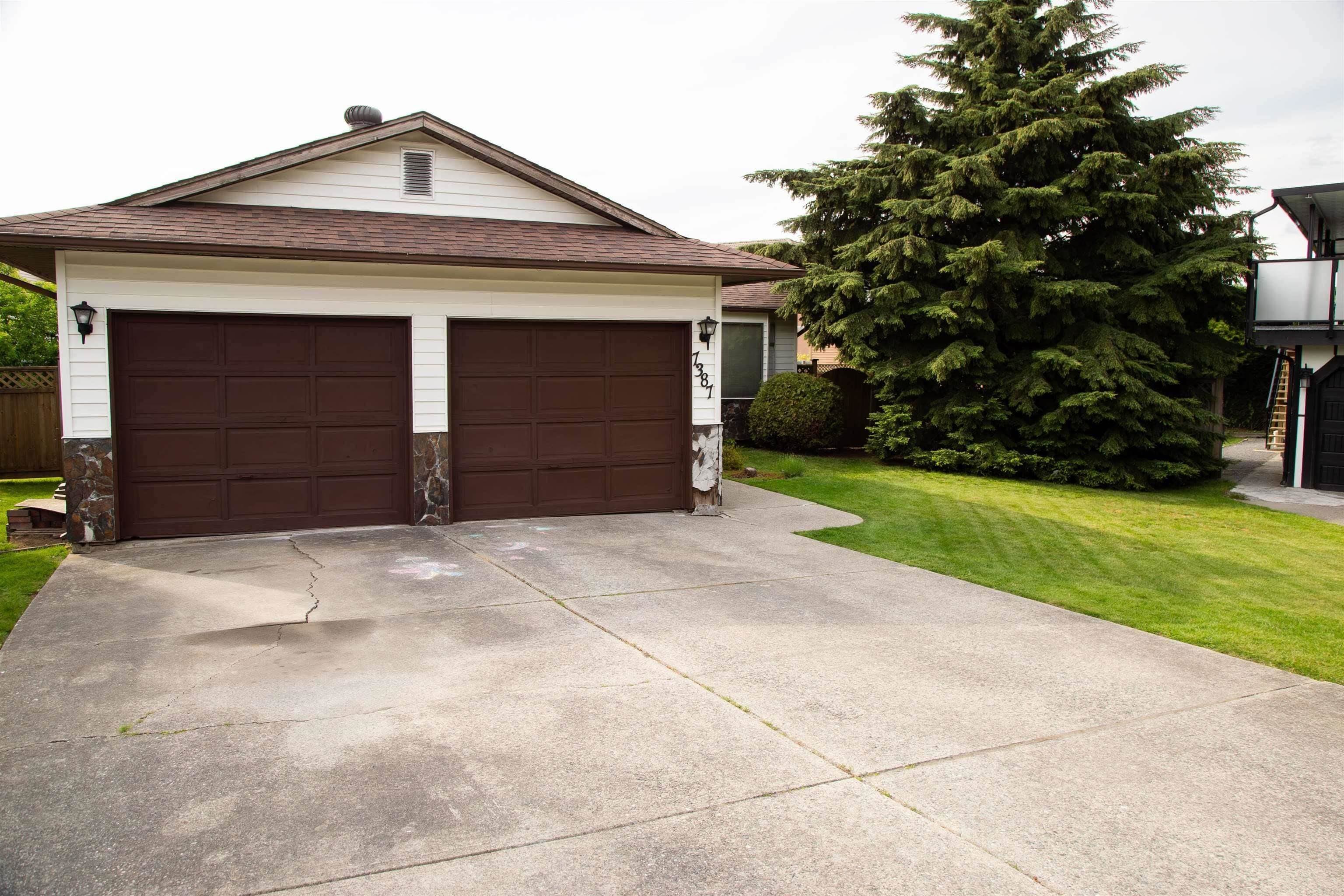 7387 131a Street, Surrey, V3W 8V5 — photo 1