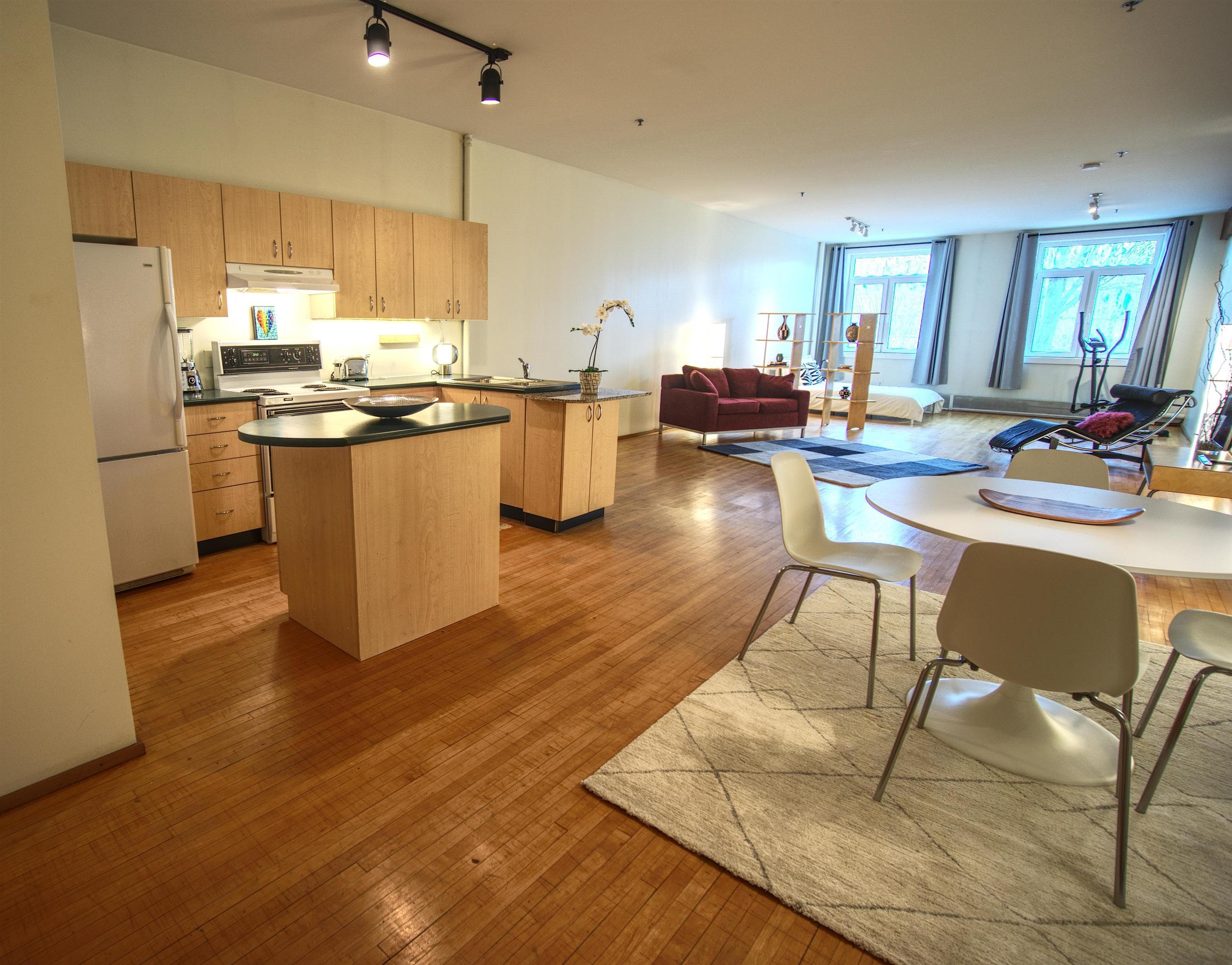 201 - 2556 E Hastings Street, Vancouver, V5K 1Z3 — photo 2
