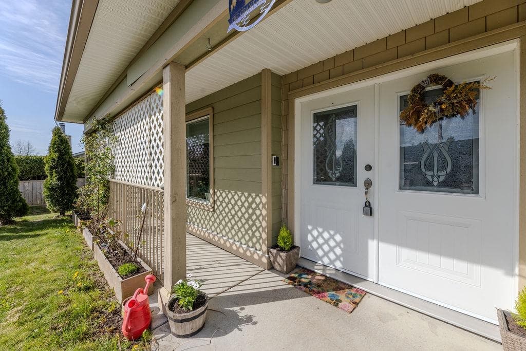 787 North Road, Gibsons, V0N 1V9 — photo 2