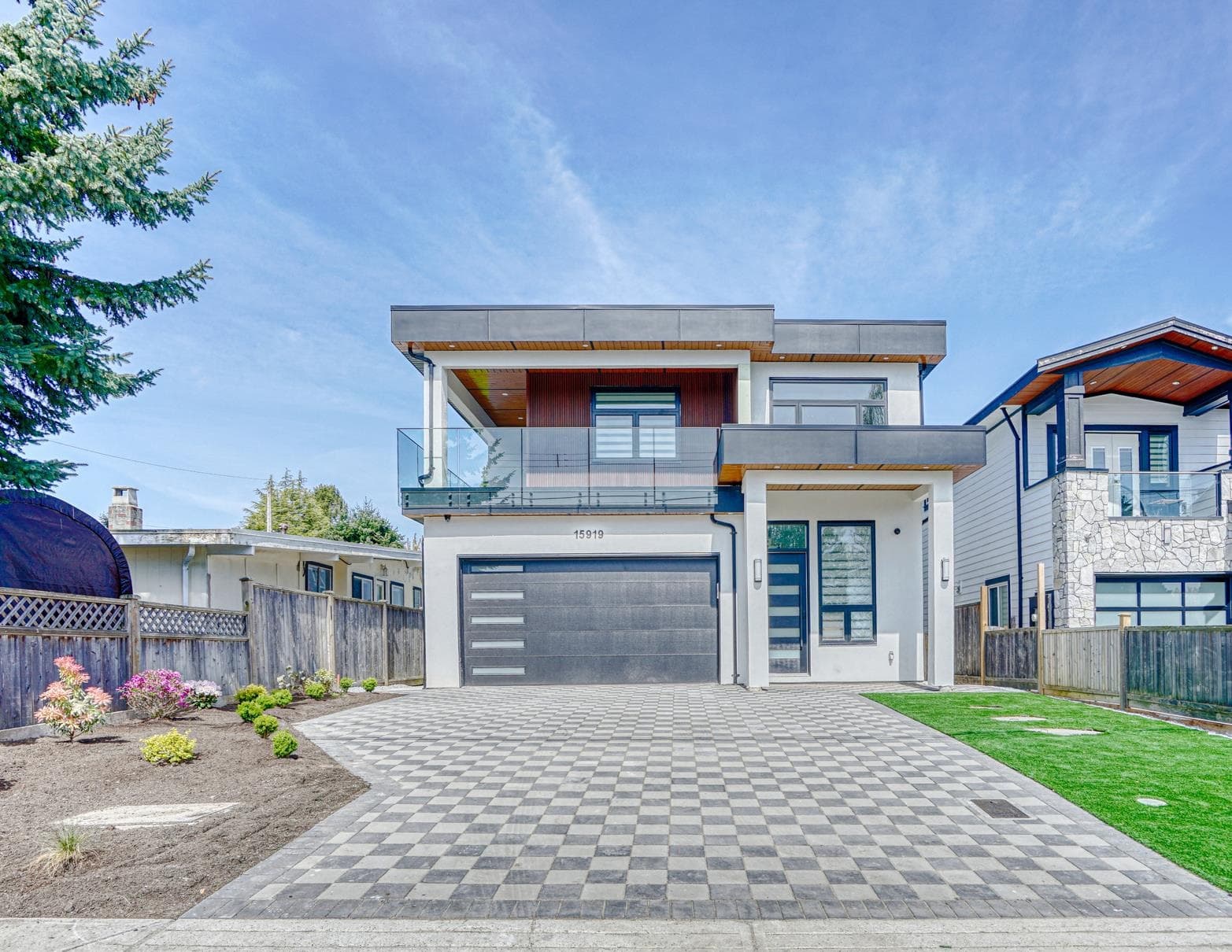 15919 Russell Avenue, White Rock, V4B 2S6 — photo 1