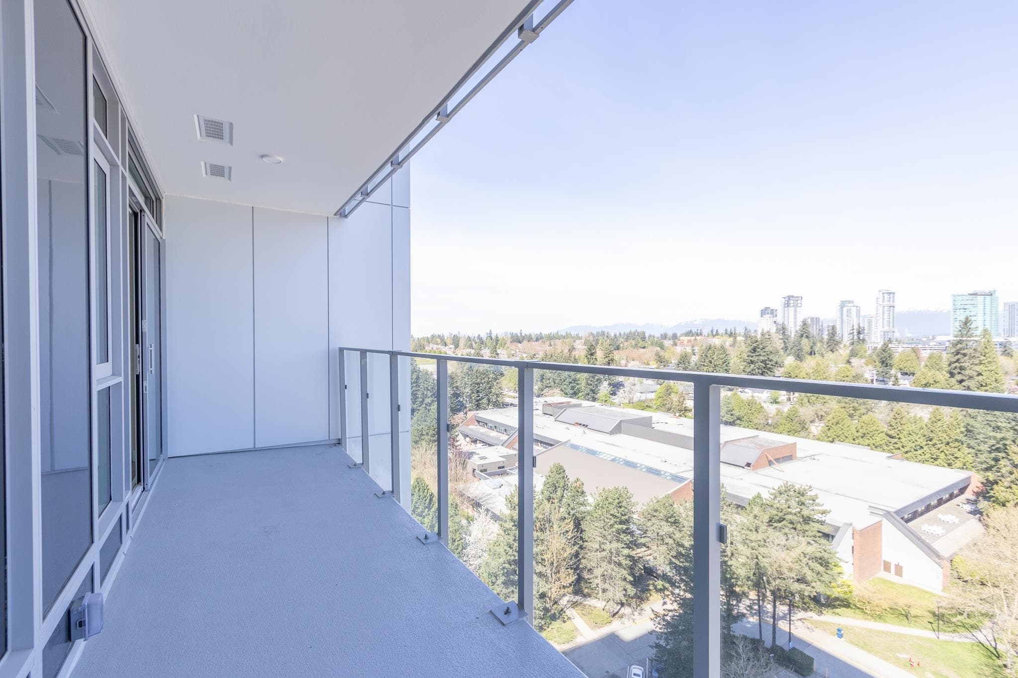 1505 - 9675 King George Boulevard, Surrey, V3A 2L7 — photo 3