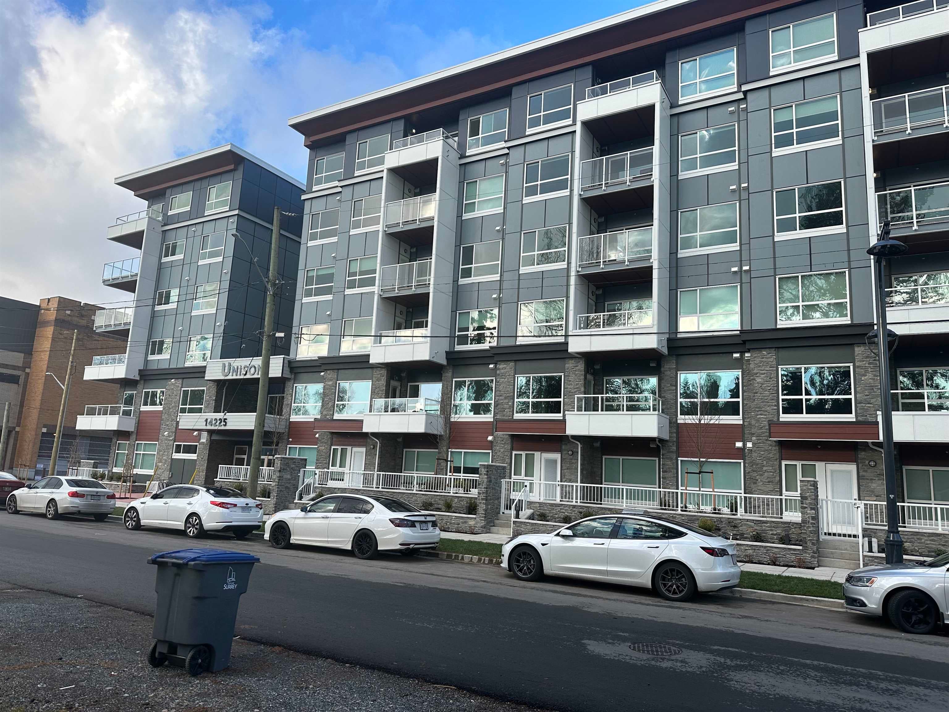 207 - 14225 103a Avenue, Surrey, V3W 0T4 — photo 1