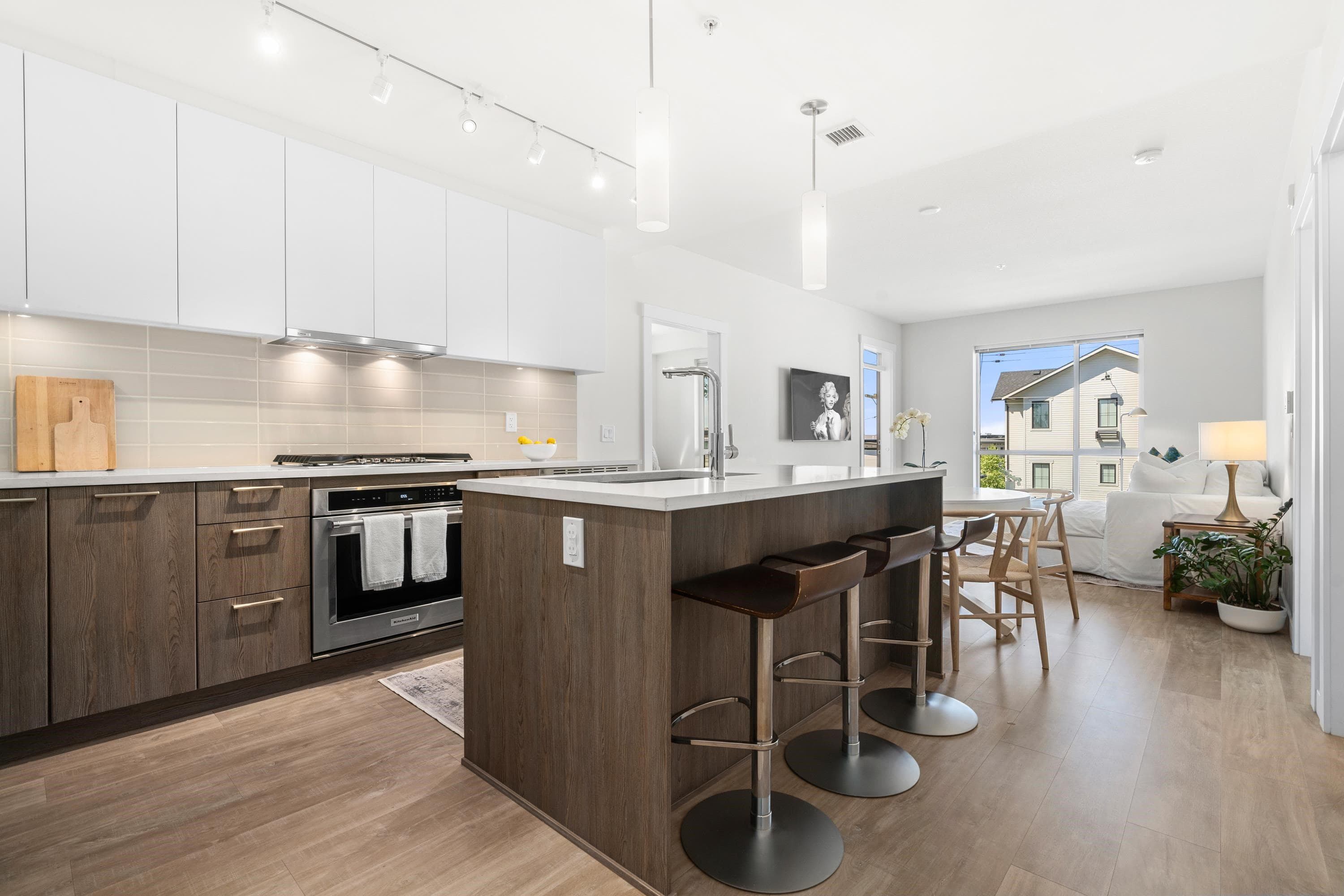205 - 615 E 3rd Street, North Vancouver, V7L 0G3 — photo 4