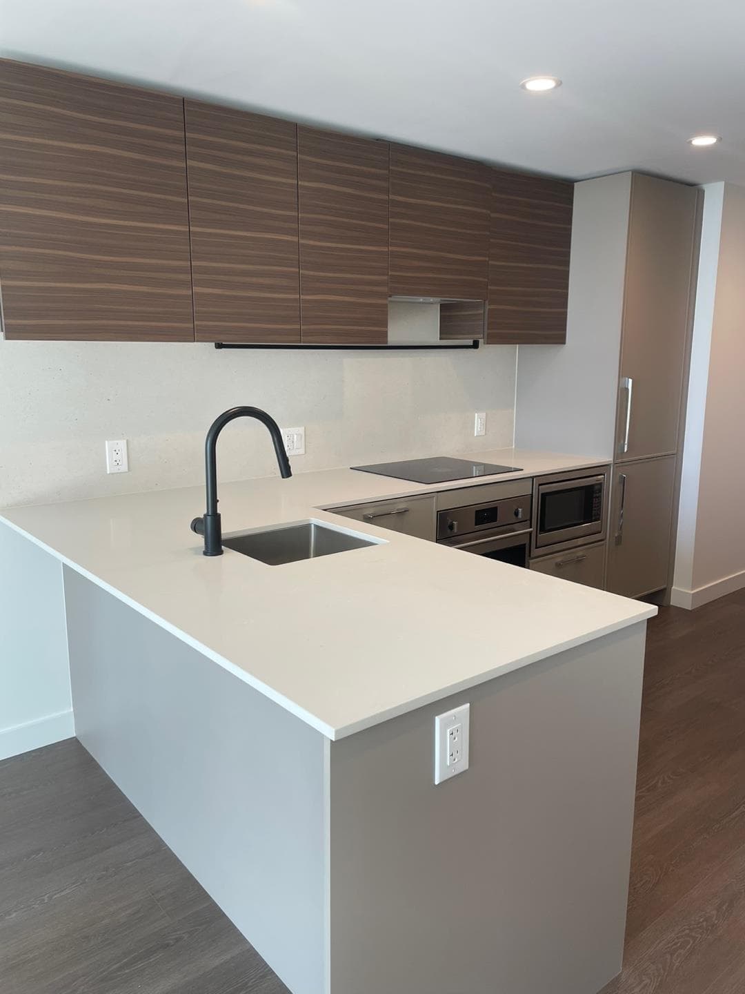 2111 - 13725 George Junction, Surrey, V3T 0V7 — photo 5