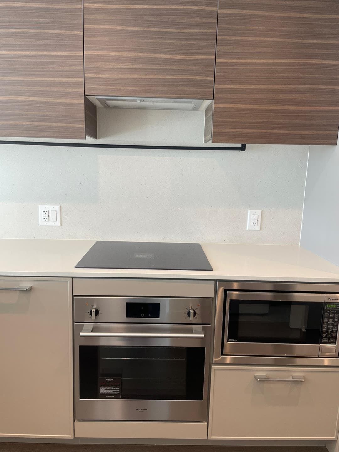 2111 - 13725 George Junction, Surrey, V3T 0V7 — photo 4