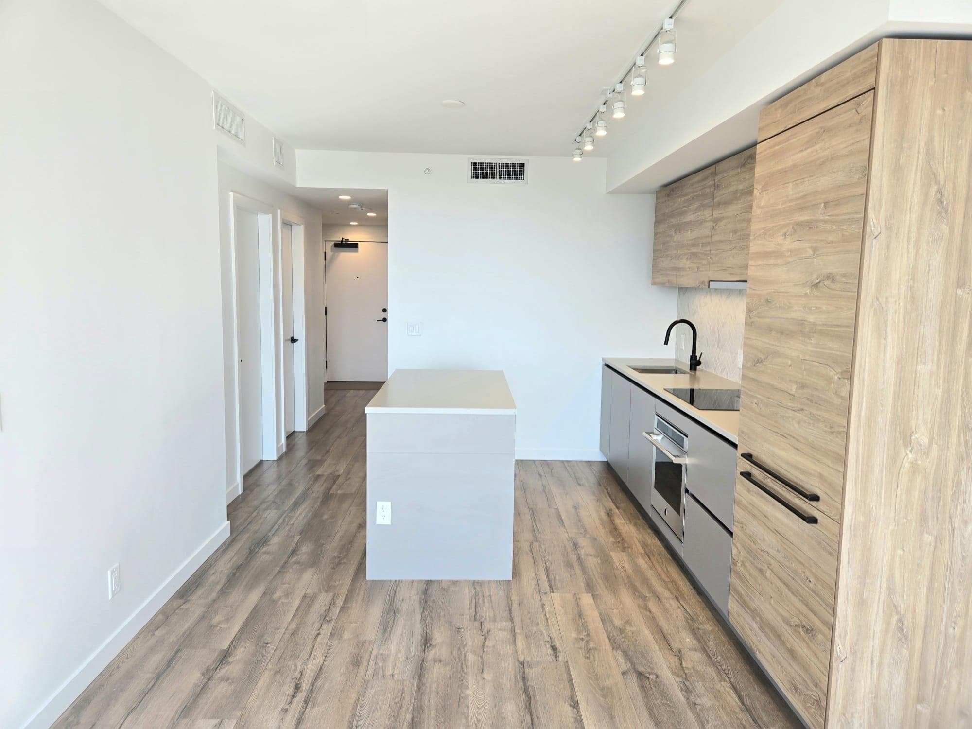 1301 - 10448 University Drive, Surrey, V3T 0S7 — photo 3