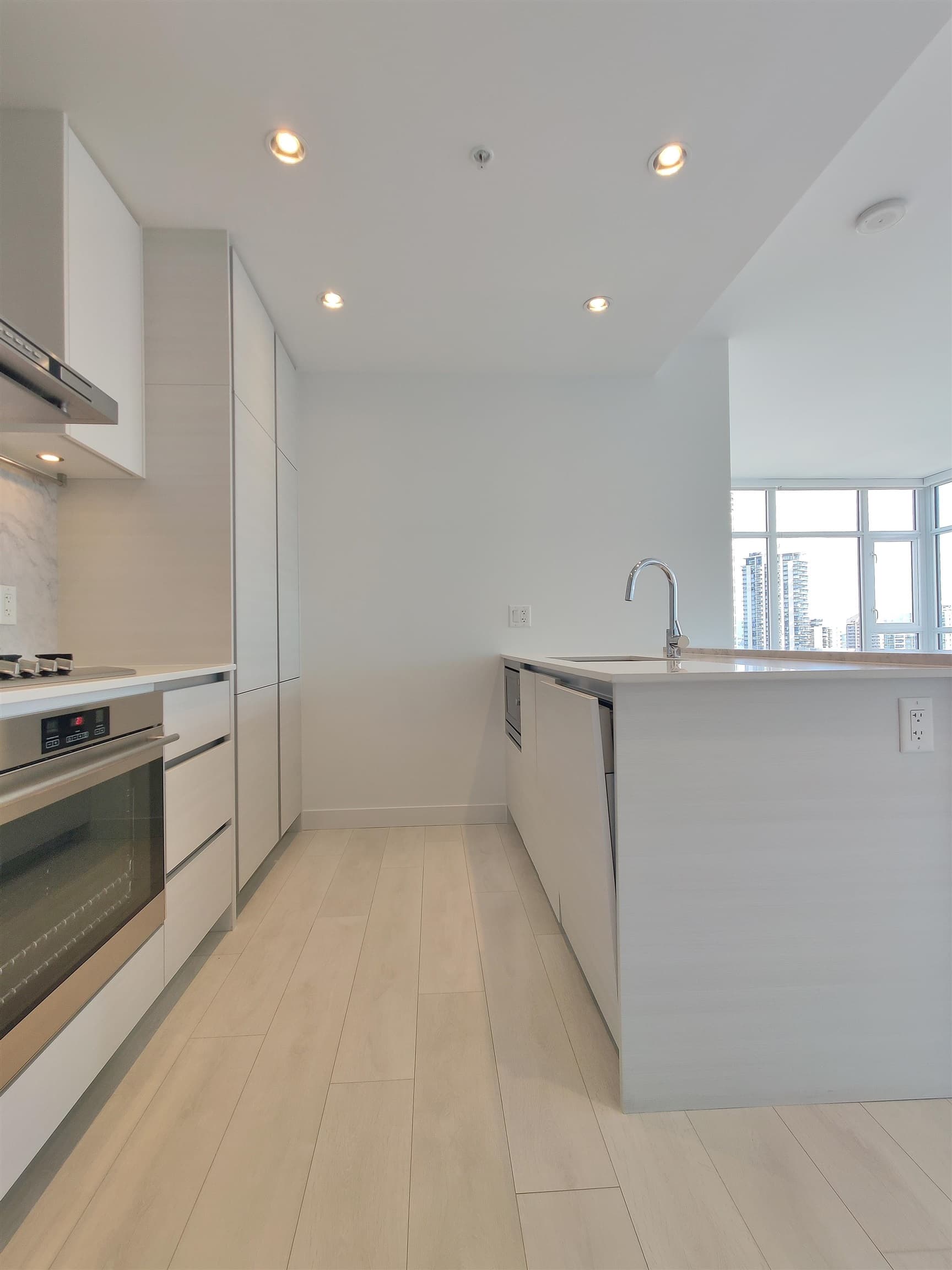 1510 - 6098 Station Street, Burnaby, V5H 0H4 — photo 3