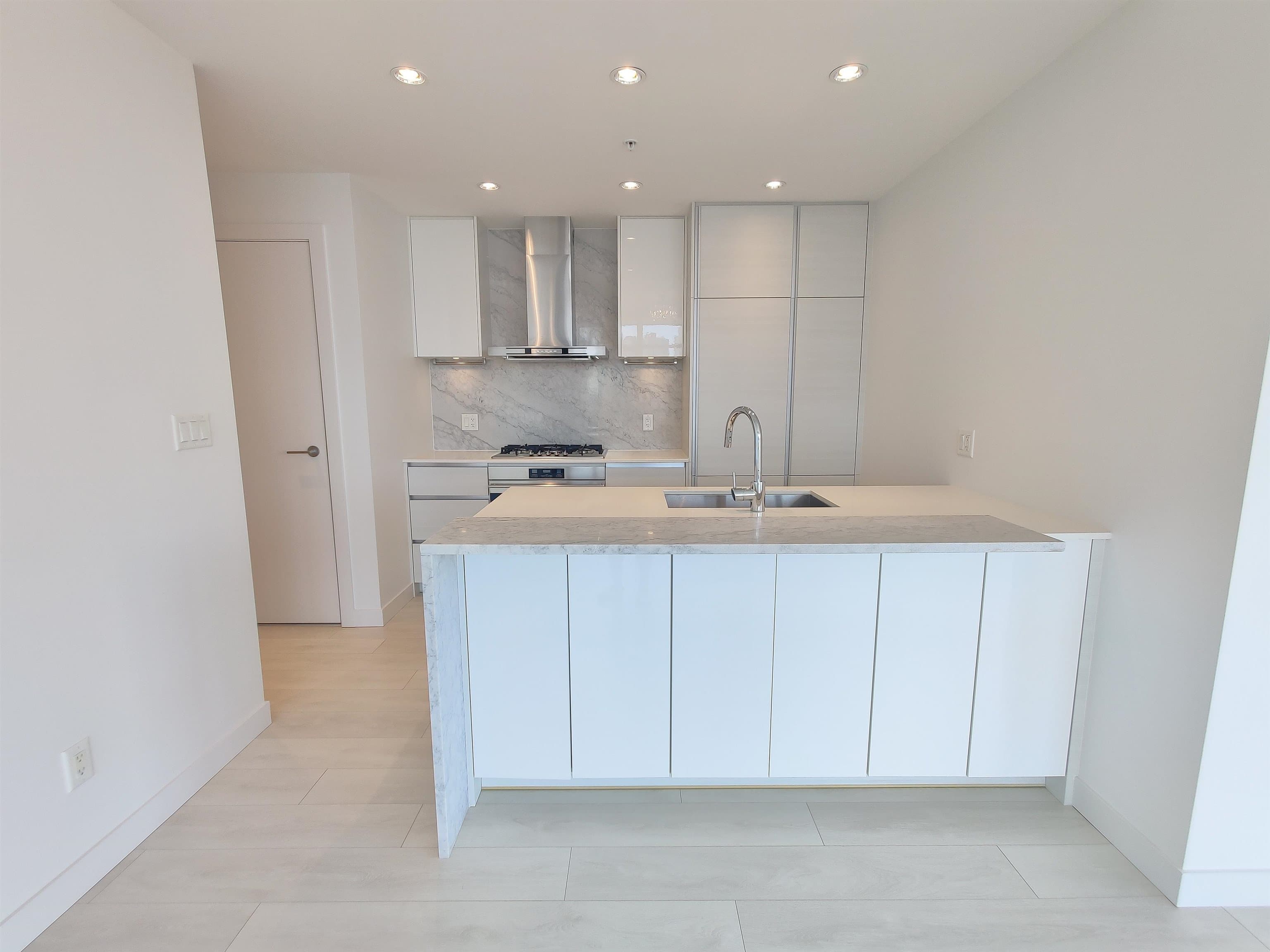 1510 - 6098 Station Street, Burnaby, V5H 0H4 — photo 5