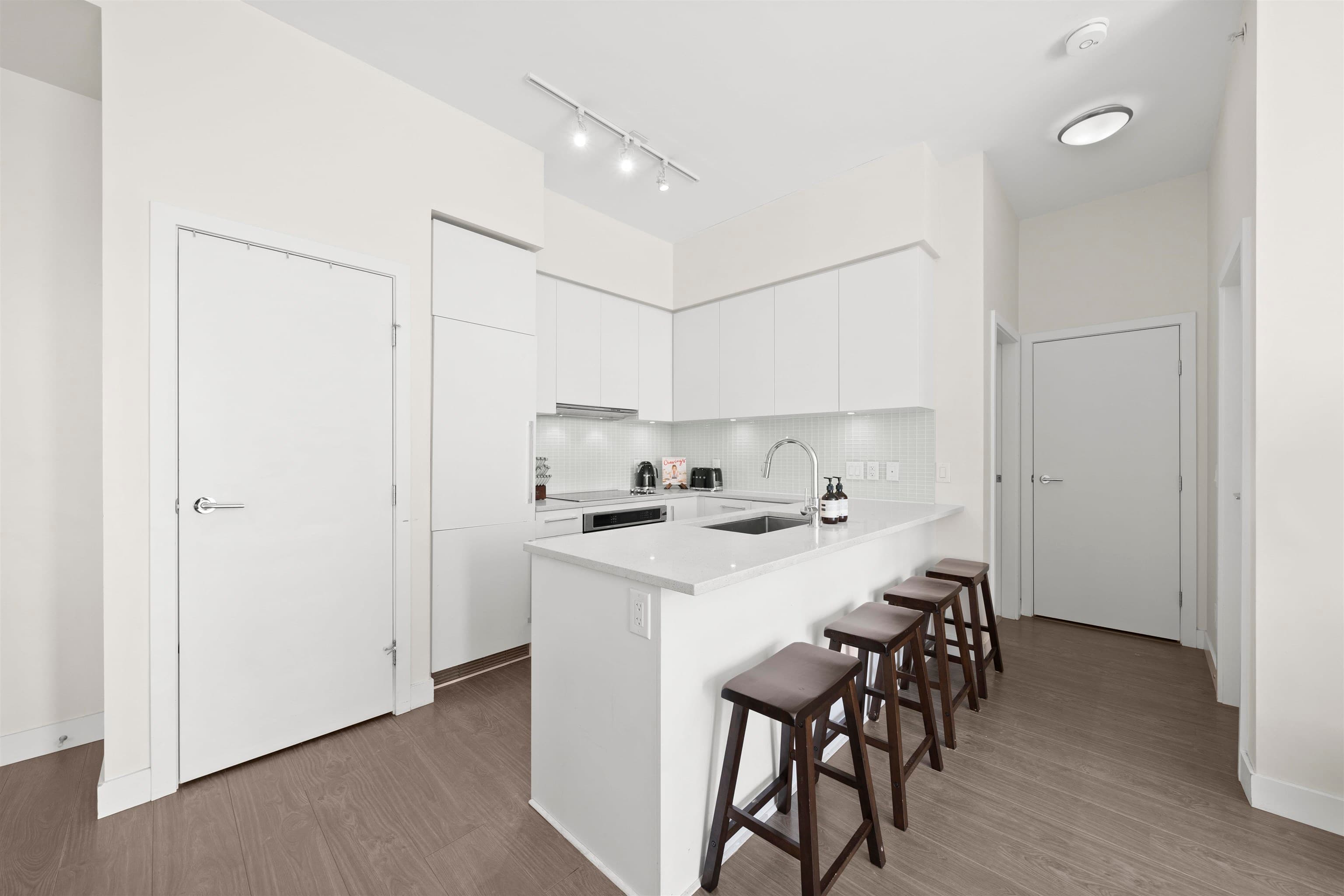 601 - 668 Columbia Street, New Westminster, V3M 1A9 — photo 3