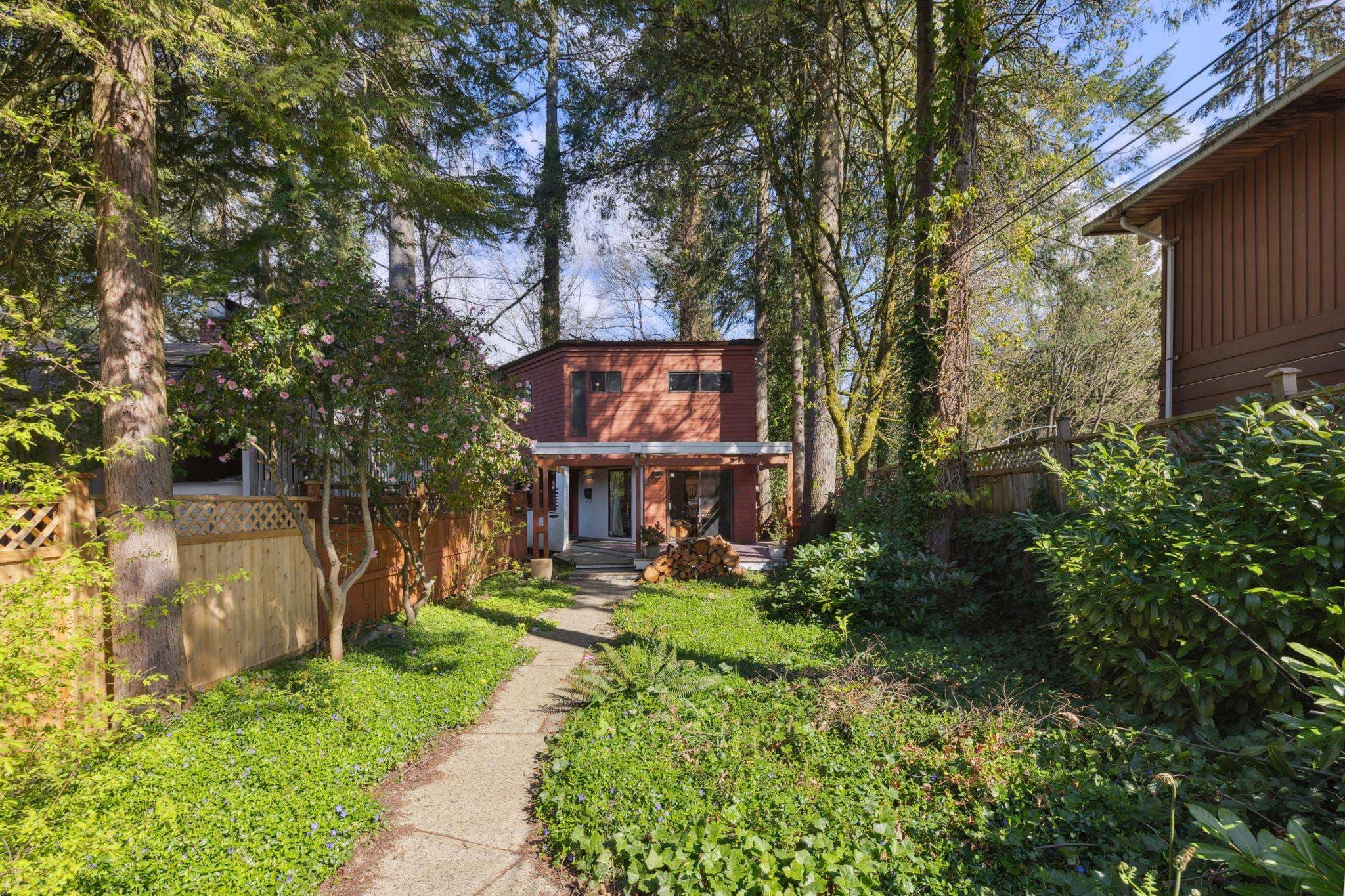 2240 Windridge Drive, North Vancouver, V7H 1B5 — photo 2
