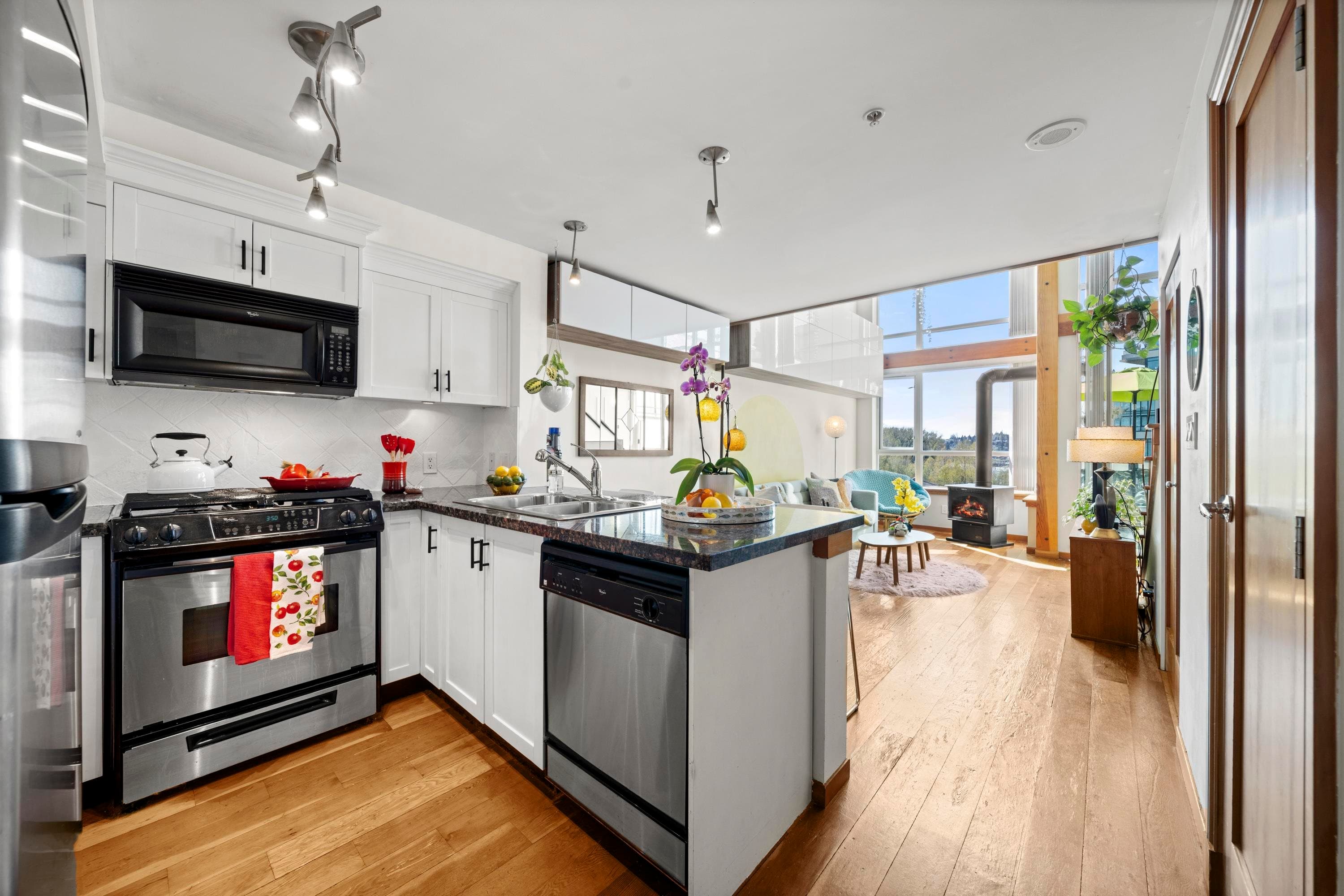 508 - 10 Renaissance Square, New Westminster, V3M 7B1 — photo 2