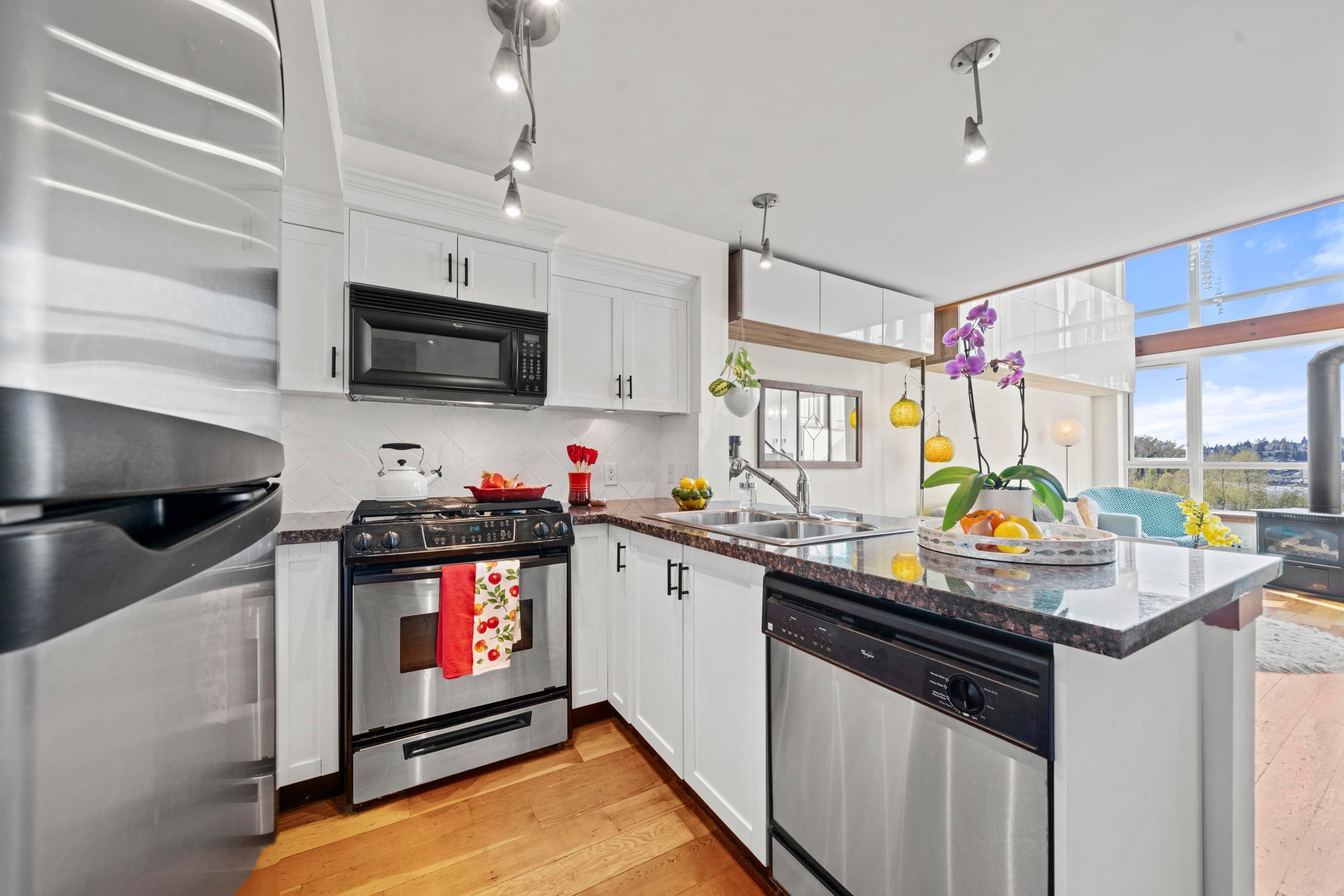 508 - 10 Renaissance Square, New Westminster, V3M 7B1 — photo 4