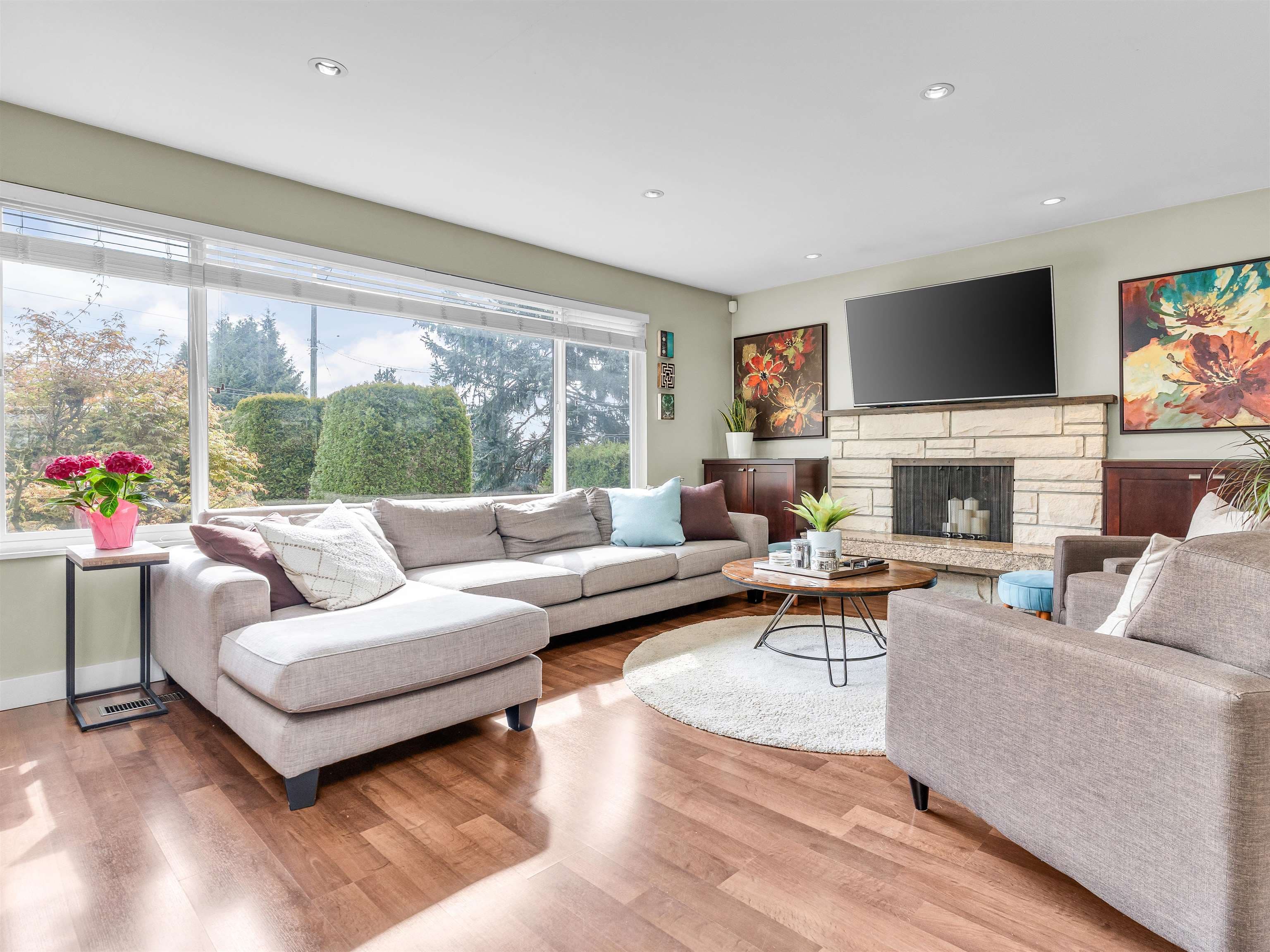 1601 Holdom Avenue, Burnaby, V5B 3V7 — photo 3