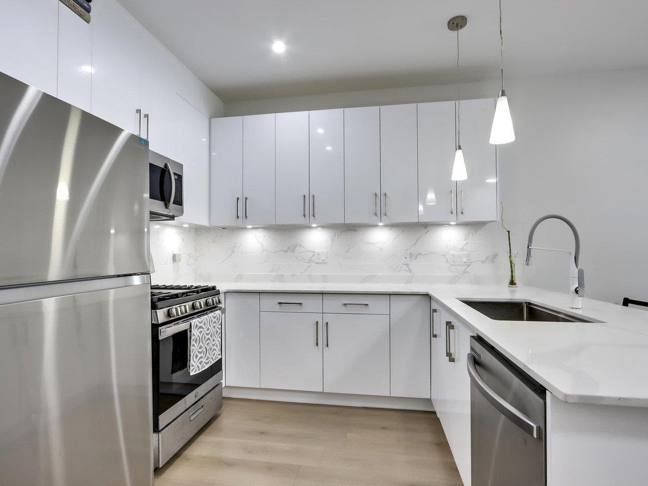 103 - 906 Quadling Avenue, Coquitlam, V3K 2A5 — photo 3
