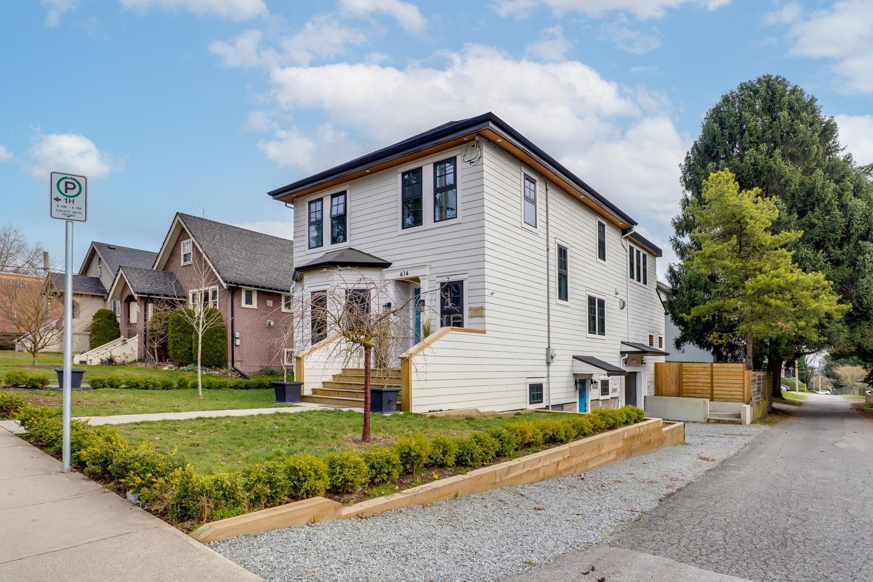 614 Fourth Avenue, New Westminster, V3M 1S4 — photo 2