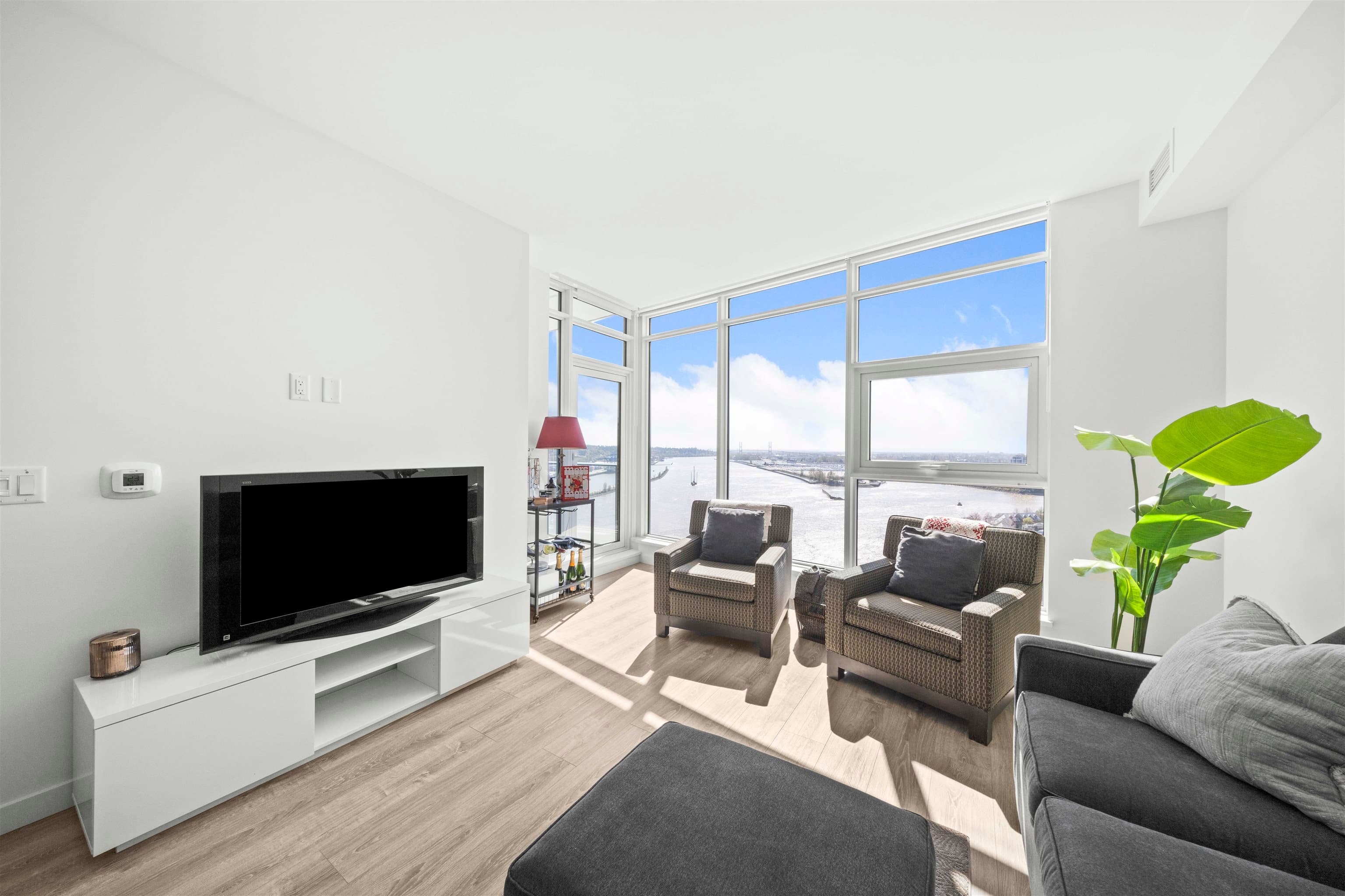 2202 - 680 Quayside Drive, New Westminster, V3M 0P2 — photo 3