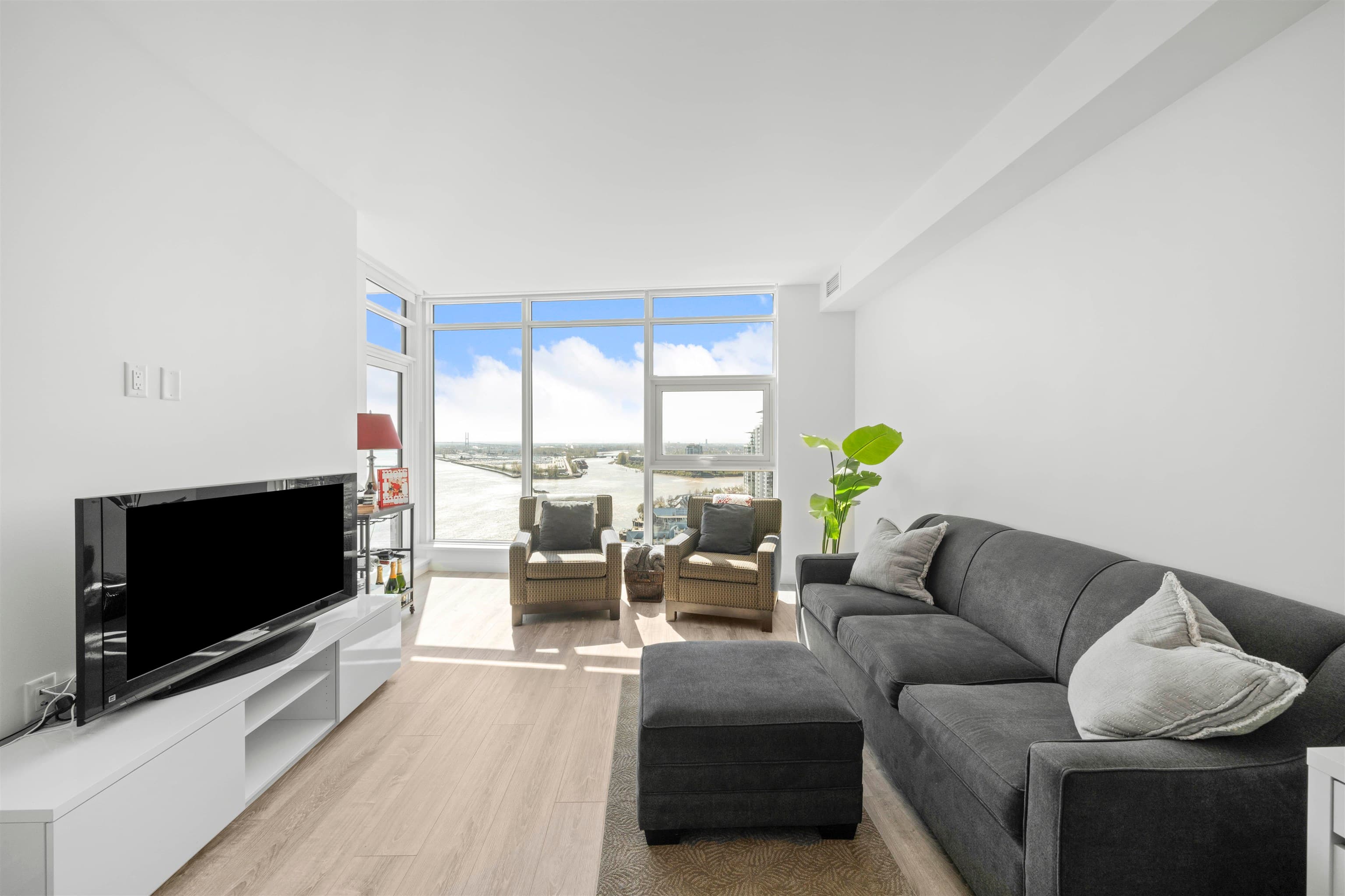 2202 - 680 Quayside Drive, New Westminster, V3M 0P2 — photo 4