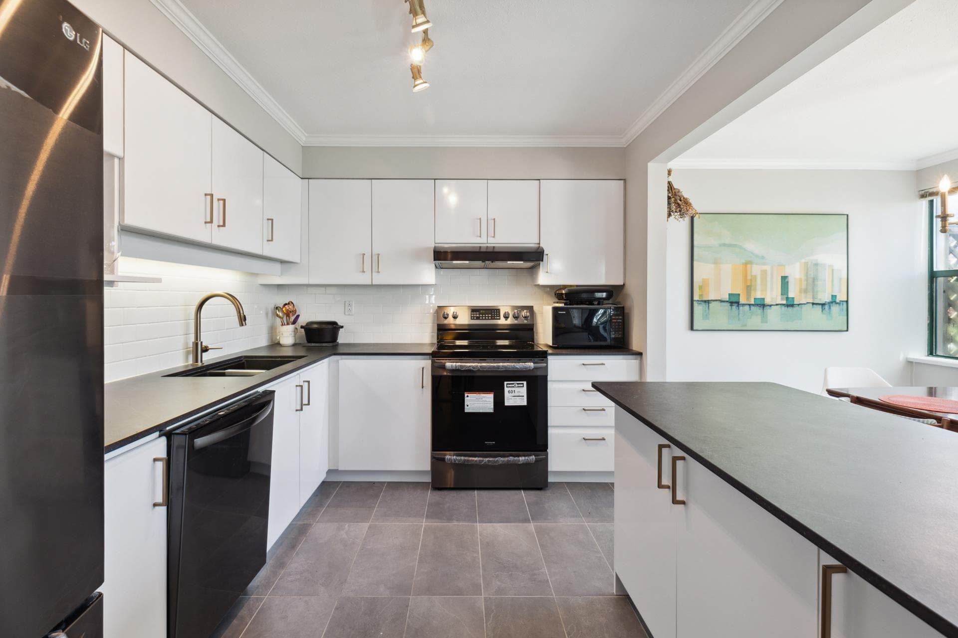 201 - 1555 Eastern Avenue, North Vancouver, V7L 3G2 — photo 5