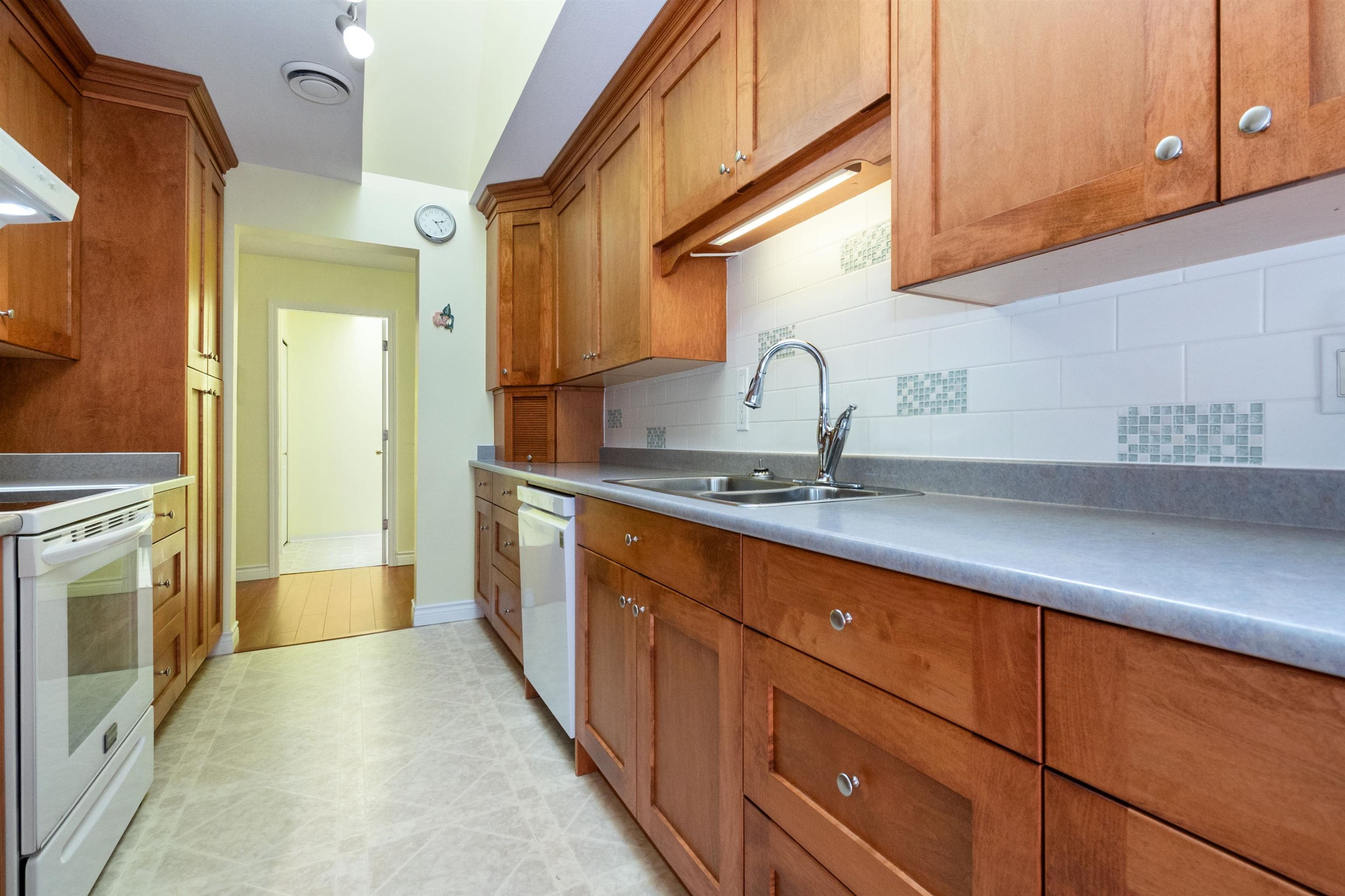 401 - 9175 Edward Street, Chilliwack, V2P 4C5 — photo 3