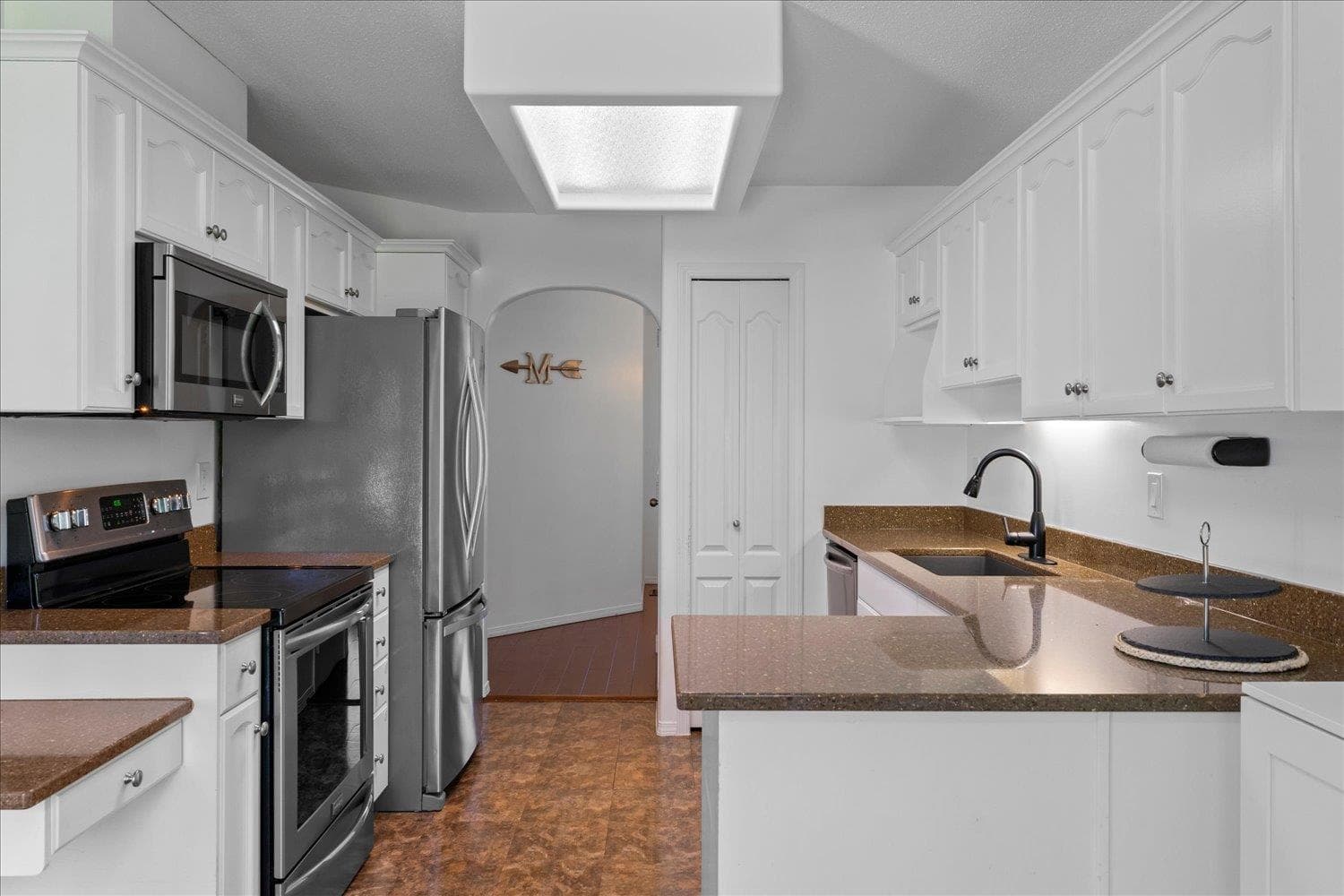 100 - 46360 Valleyview Road, Chilliwack, V2R 5L7 — photo 2