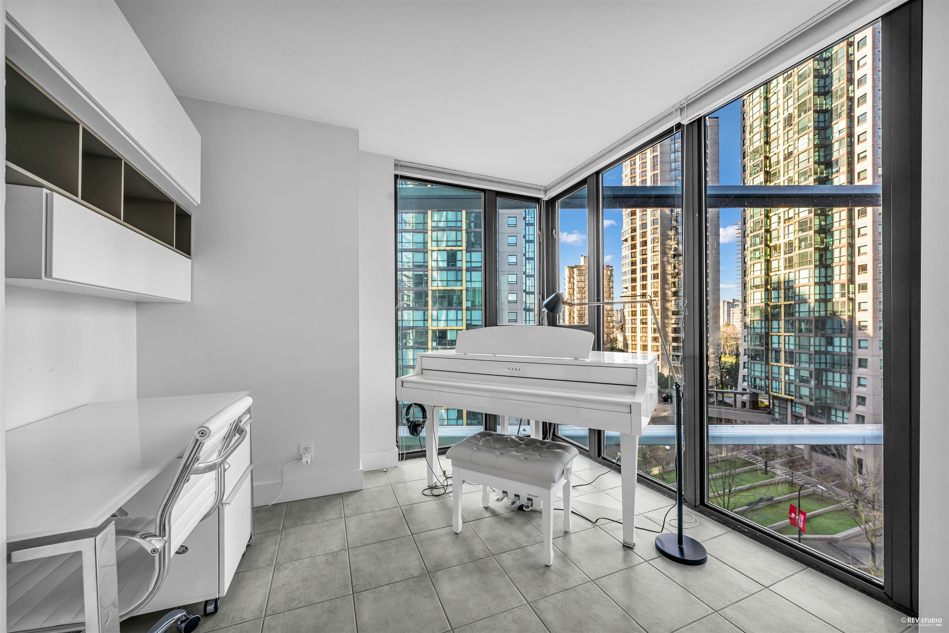1007 - 1331 W Georgia Street, Vancouver, V6E 4P1 — photo 2