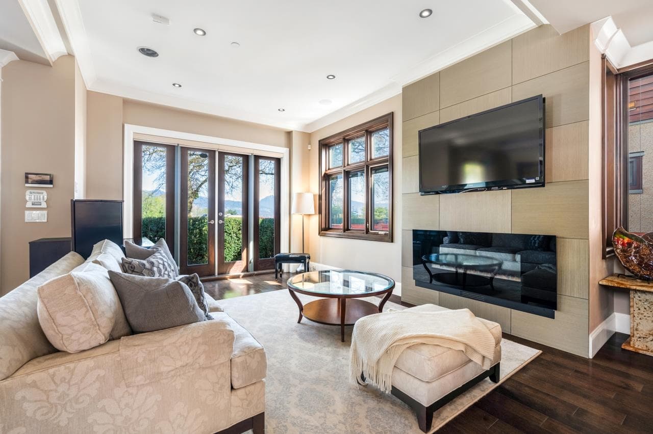 4320 W 8th Avenue, Vancouver, V6R 2A1 — photo 2