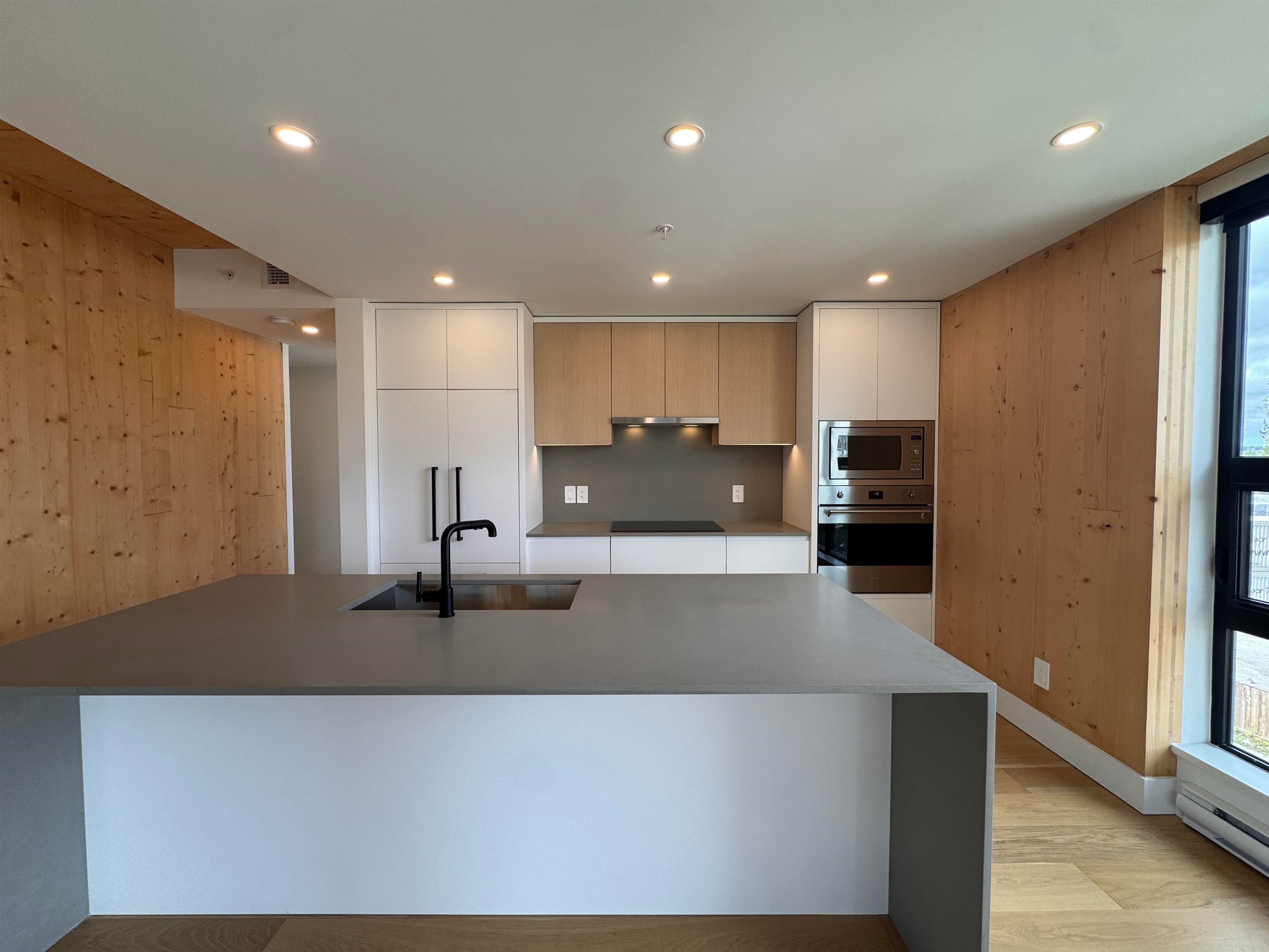 301 - 310 Salter Street, New Westminster, V3M 0N7 — photo 2